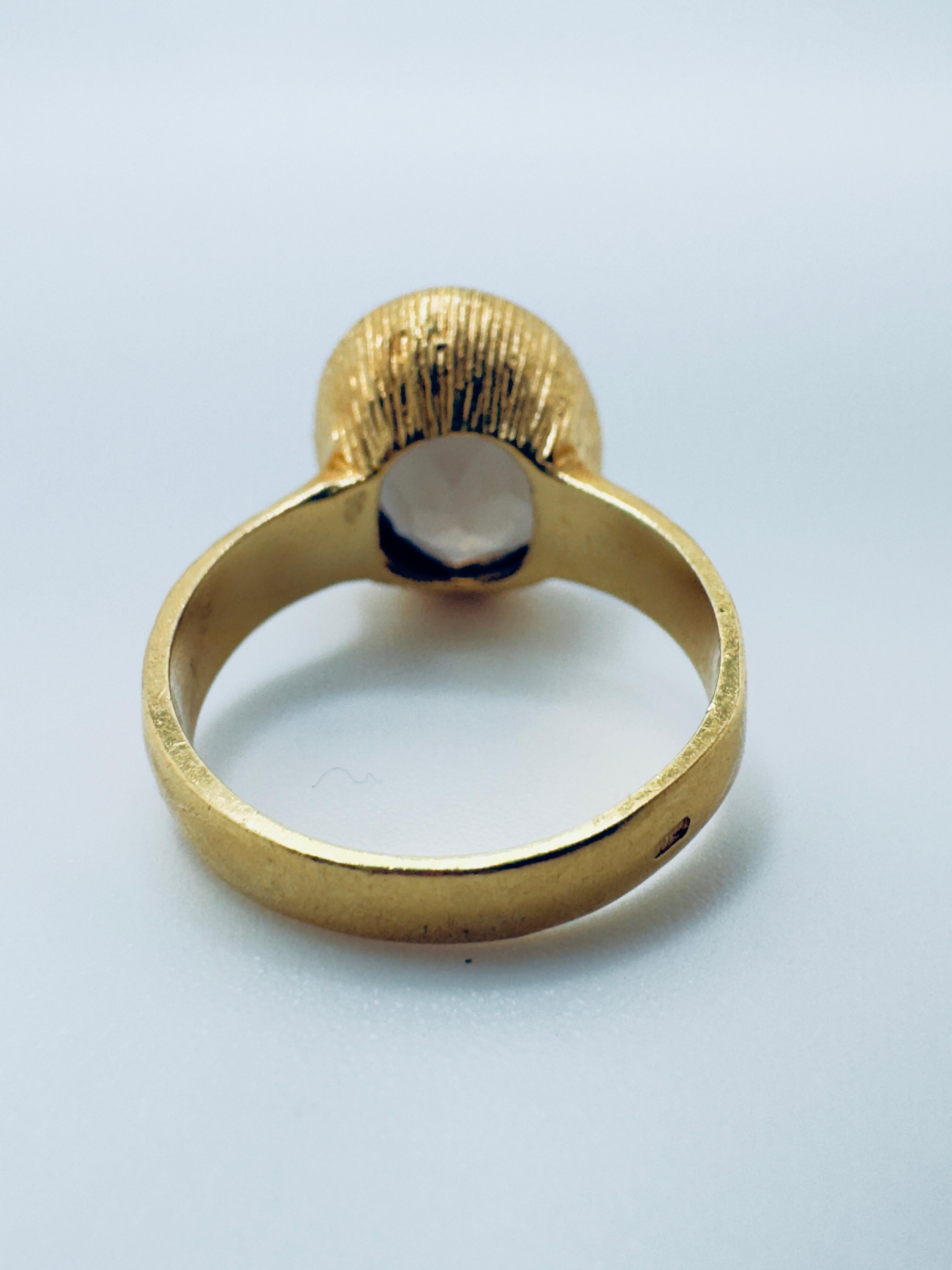 Bague texturée en or jaune 18 carats avec topaze fumée ovale Unisexe en vente