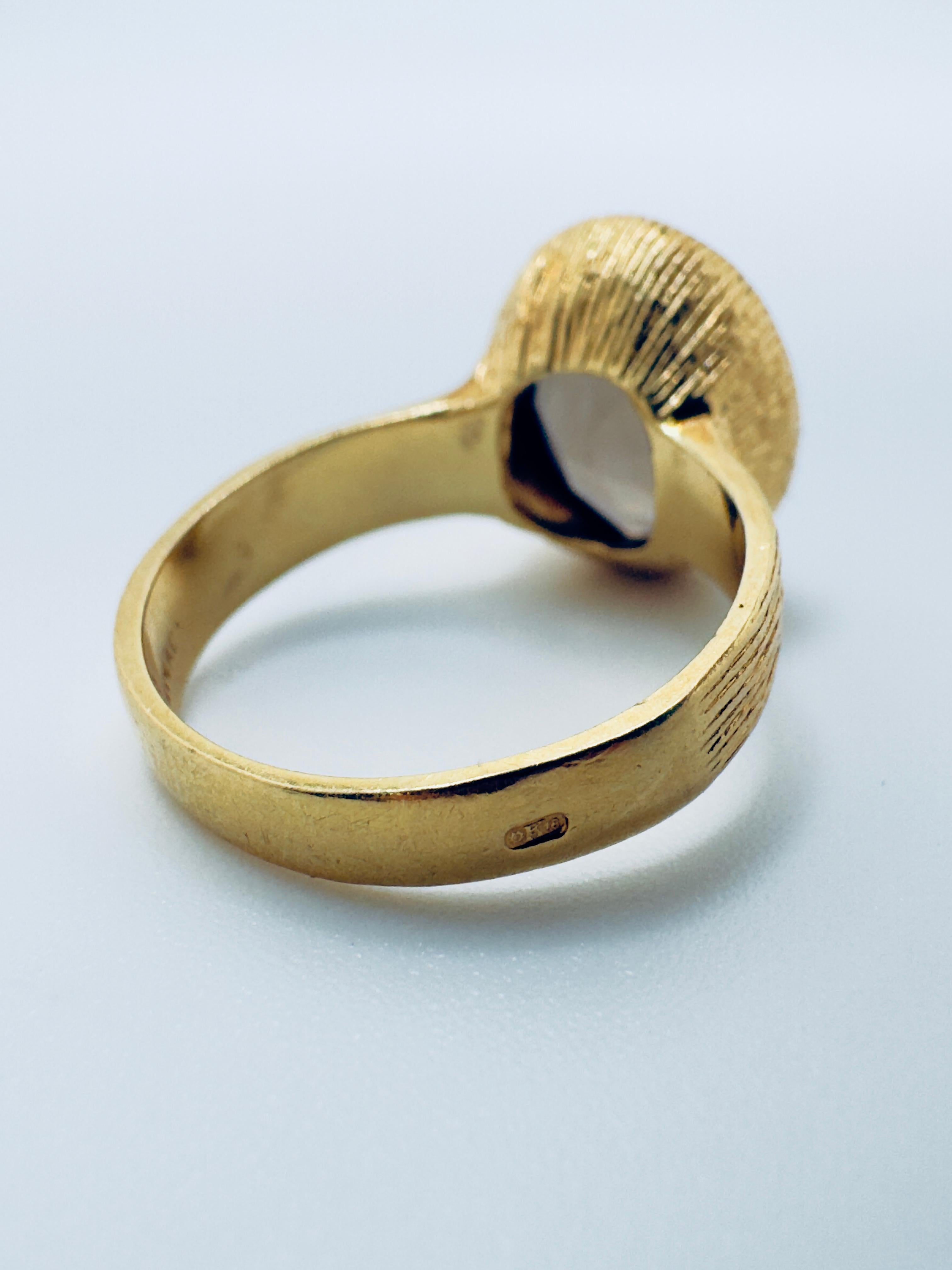 Bague texturée en or jaune 18 carats avec topaze fumée ovale en vente 1