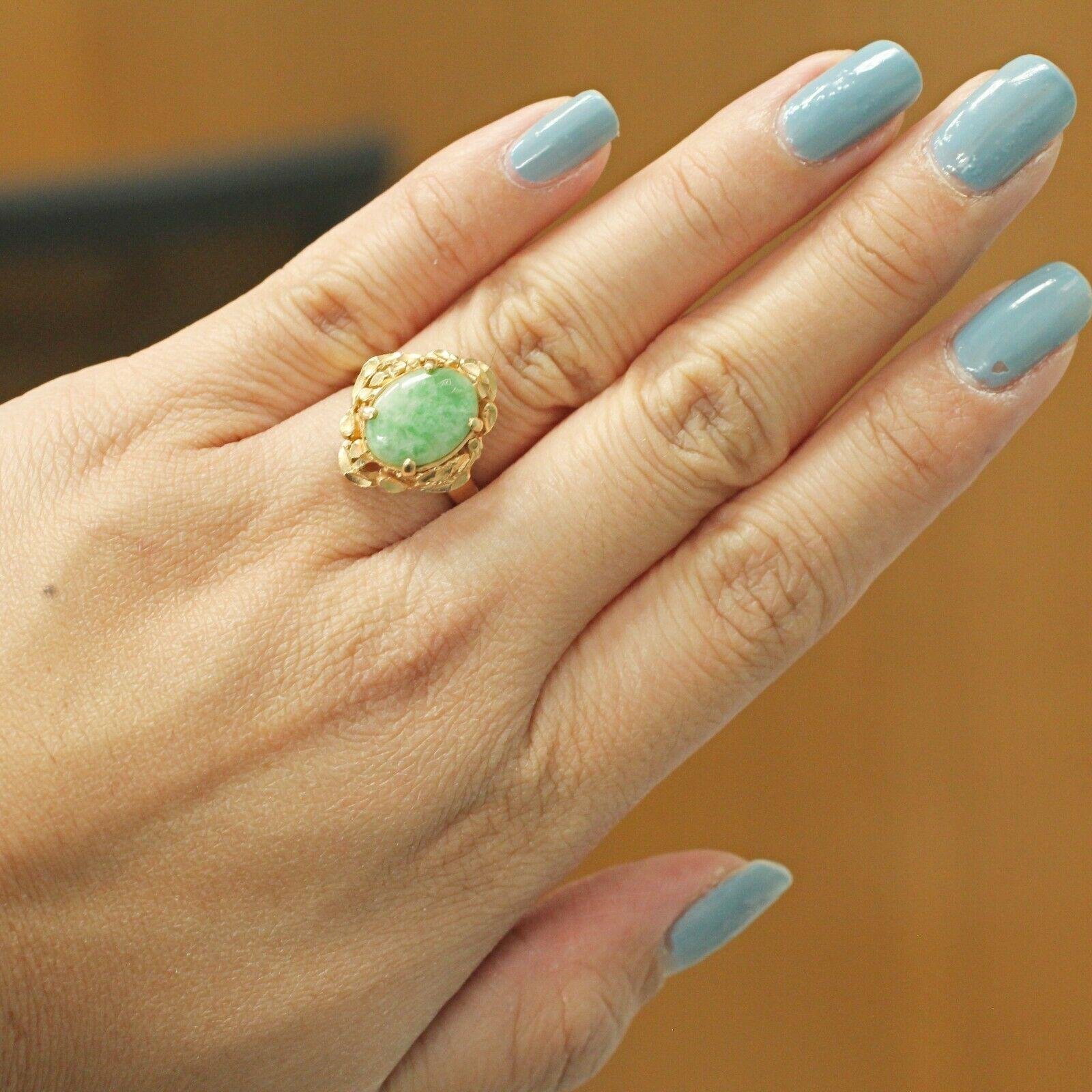 Ovaler Vintage-Jade-Ring aus 18 Karat Gelbgold (Kunsthandwerker*in)