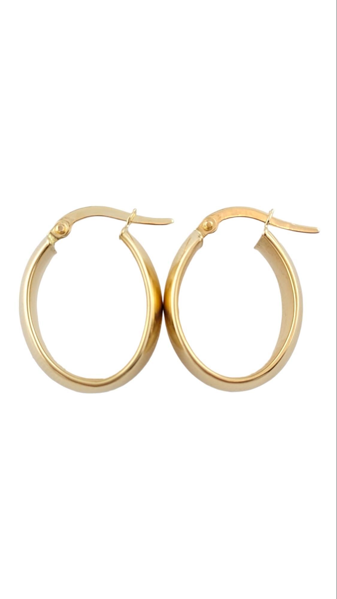 18K Yellow Gold Hoop Earrings

These gorgeous hoop earrings are crafted from 18K yellow gold!

Size: 22.97mm X 17.47mm X 7.84mm (.904