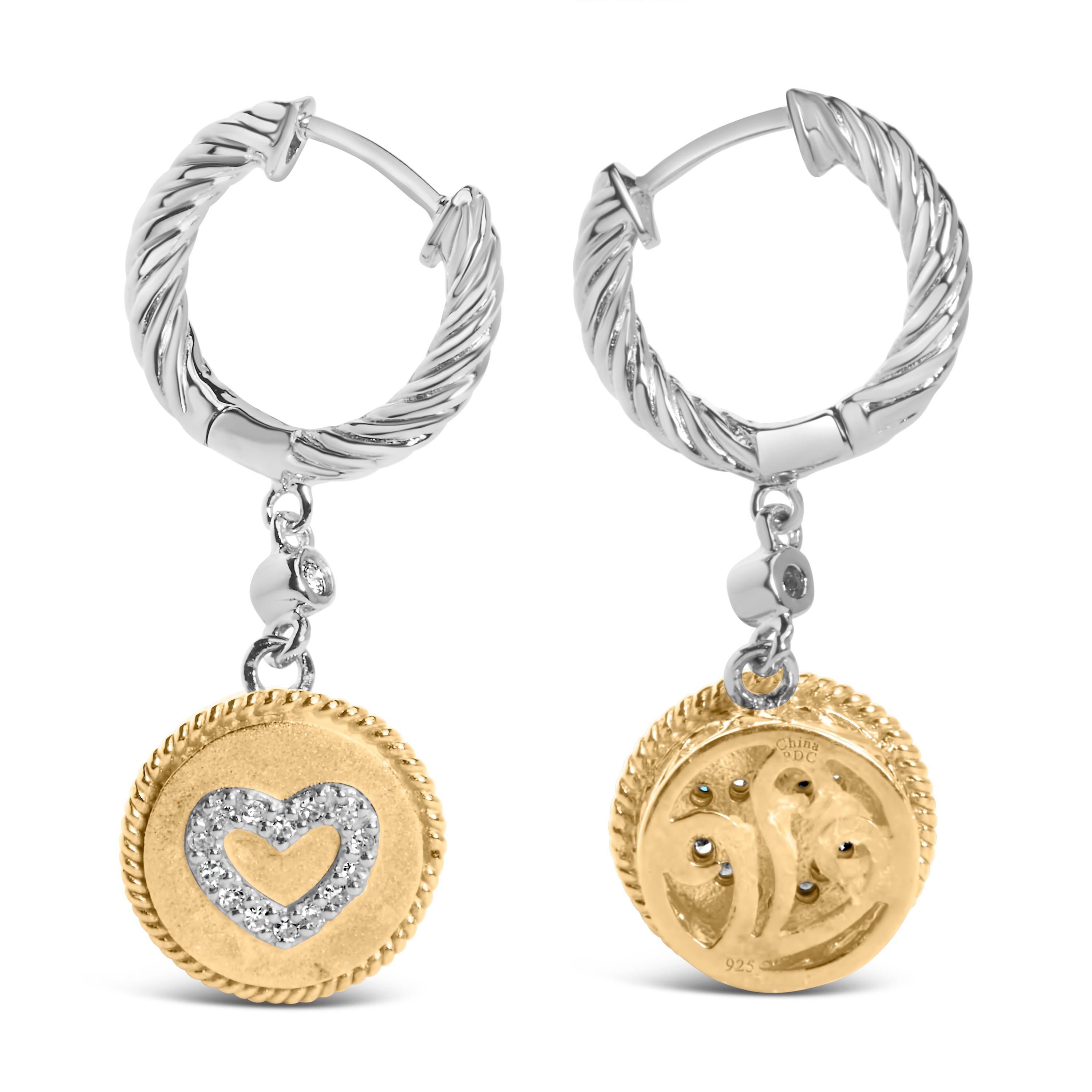Pendientes colgantes de oro amarillo de 18 quilates sobre plata con medalla de corazón y diamantes de 1/8 ct Moderno en venta