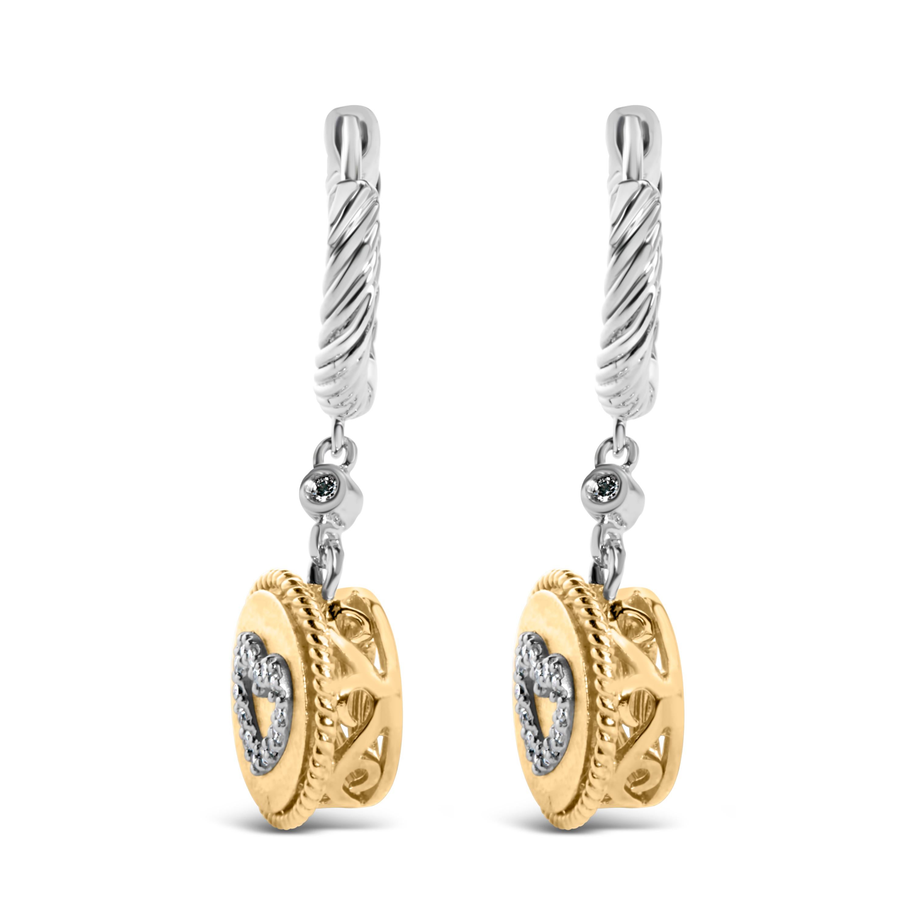 Pendientes colgantes de oro amarillo de 18 quilates sobre plata con medalla de corazón y diamantes de 1/8 ct Corte redondo en venta