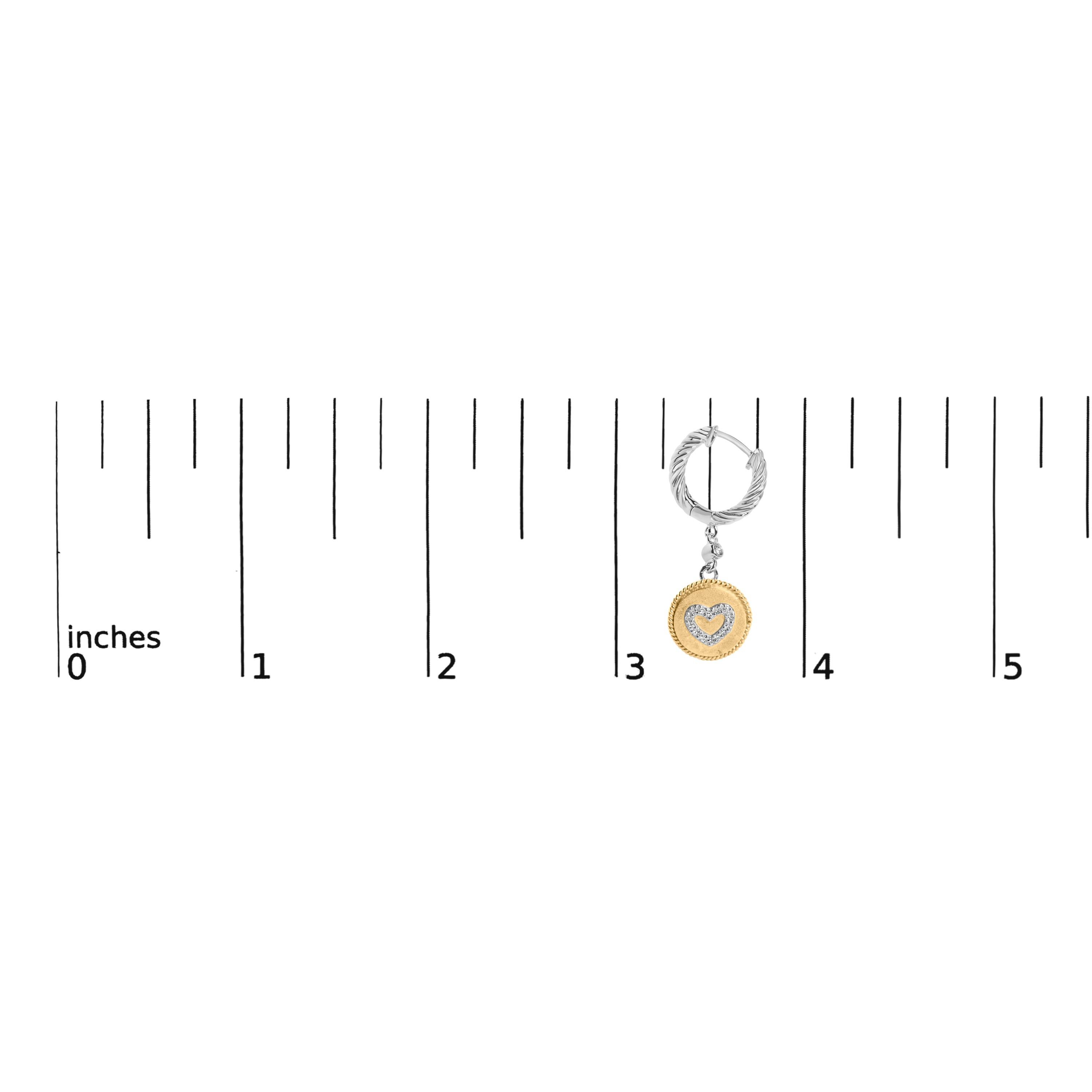 De las mujeres Pendientes colgantes de oro amarillo de 18 quilates sobre plata con medalla de corazón y diamantes de 1/8 ct en venta