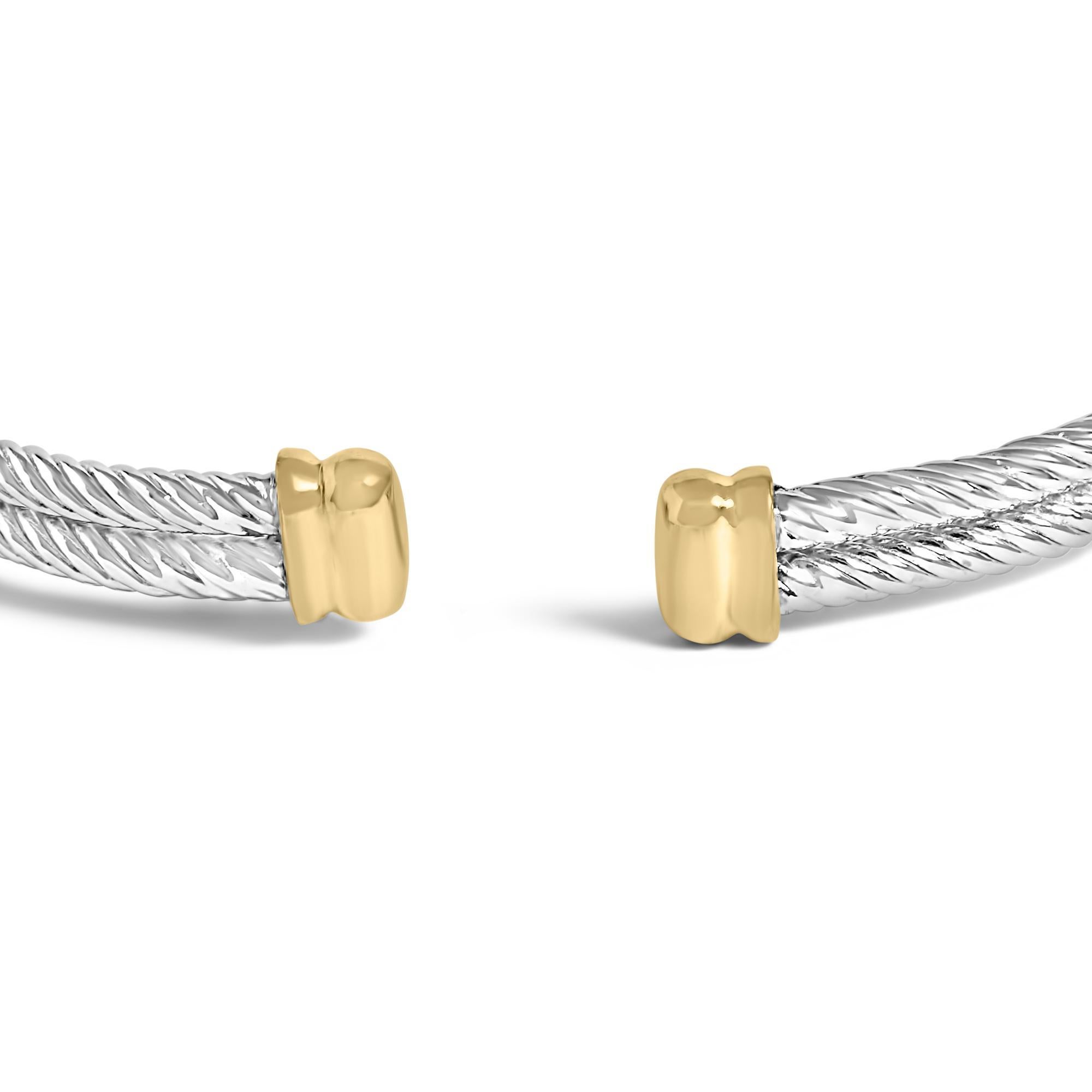 Encanta tus sentidos con la belleza etérea de nuestra encantadora pulsera, en la que se entrelazan el capricho y la elegancia. Esta exquisita pieza está magistralmente elaborada en plata de ley 925 rodiada, acentuada con oro amarillo de 18 quilates