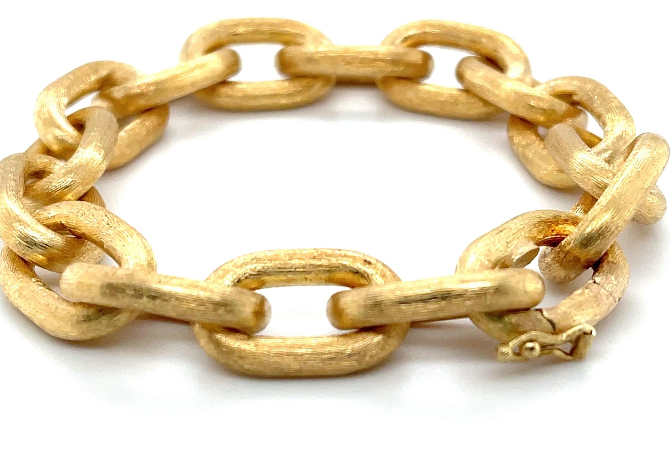 Artisan 18k Yellow Gold Oversized Link Bracelet, Florentine Finish For Sale
