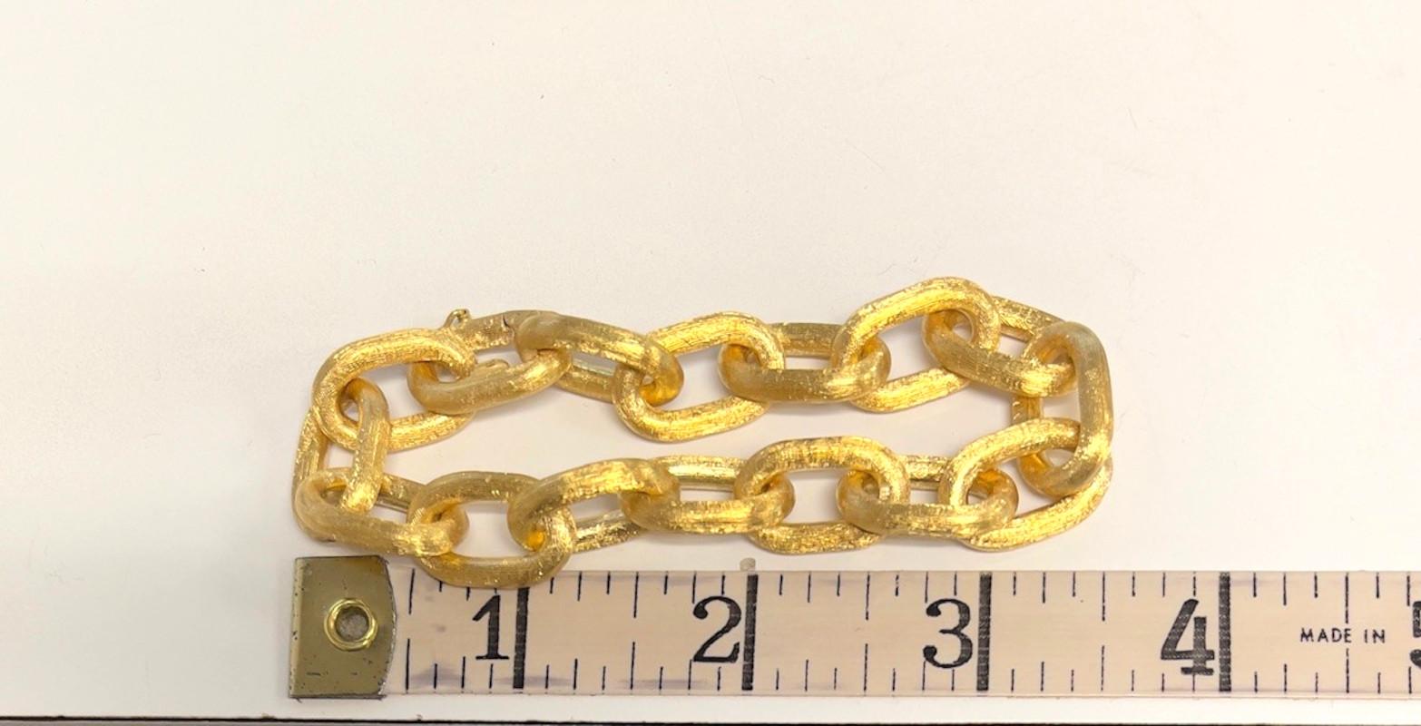 Women's or Men's 18k Yellow Gold Oversized Link Bracelet, Florentine Finish For Sale