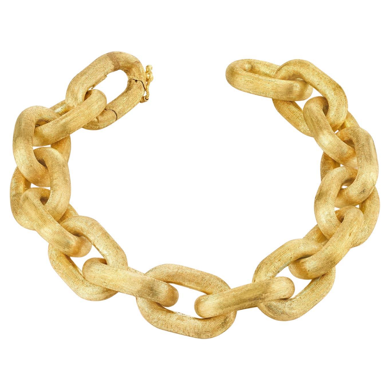 18k Yellow Gold Oversized Link Bracelet, Florentine Finish For Sale