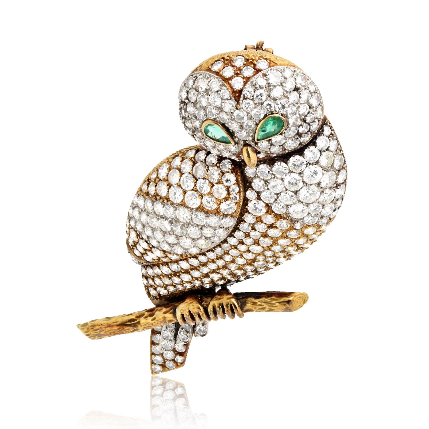 Moderne Broche en or jaune 18K avec hibou et diamants en vente