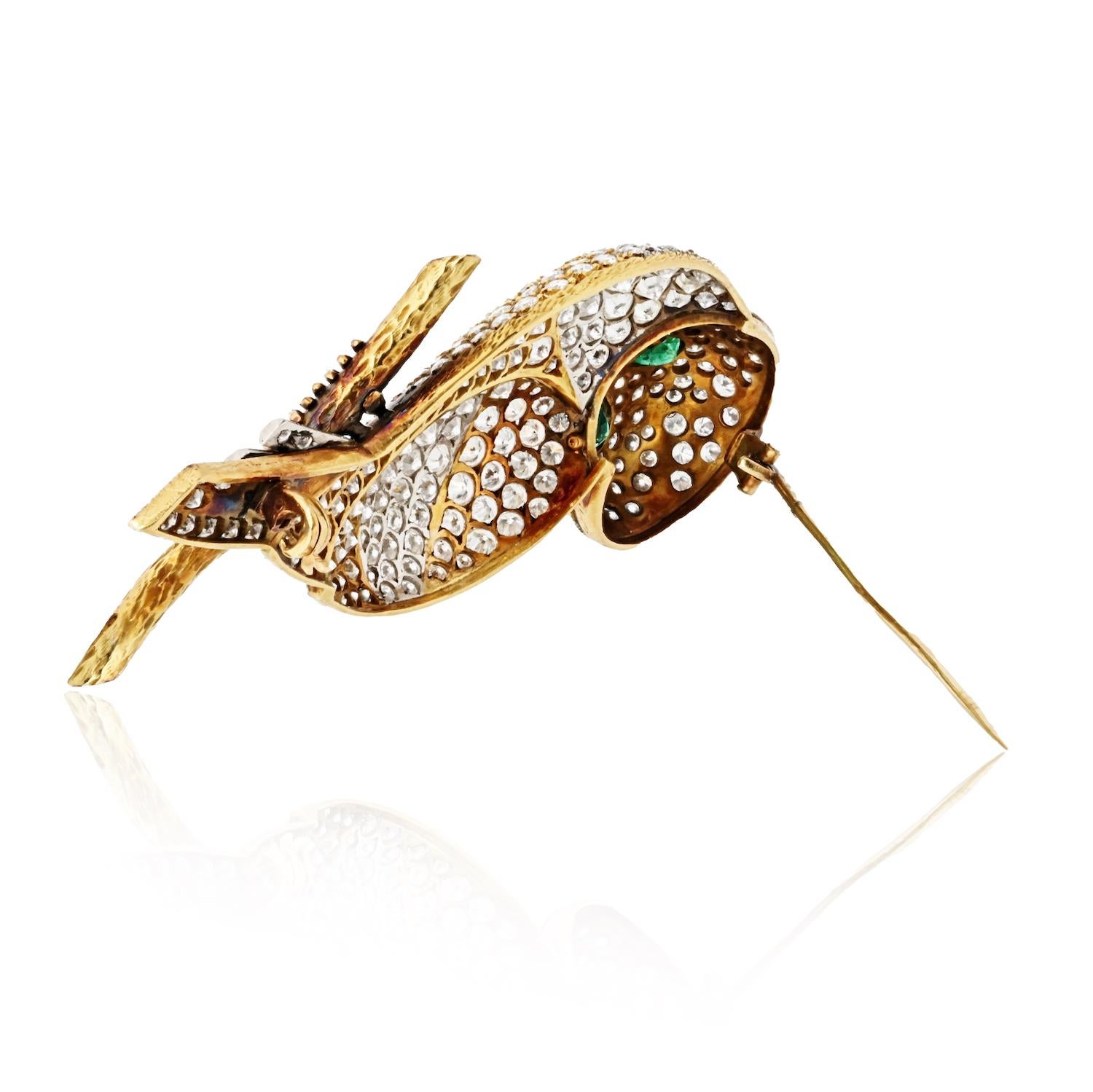 Taille ronde Broche en or jaune 18K avec hibou et diamants en vente