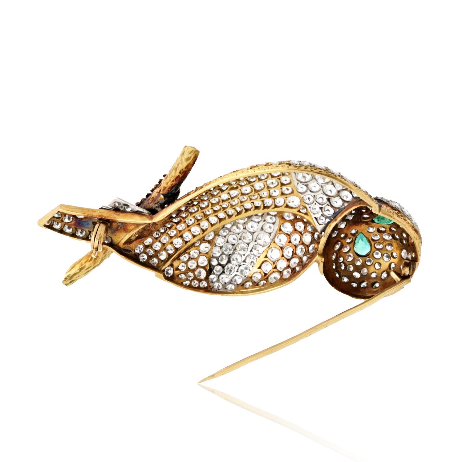 Broche en or jaune 18K avec hibou et diamants Excellent état - En vente à New York, NY