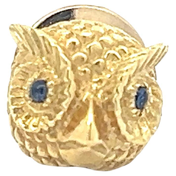18k Yellow Gold Owl lapel Pin/ Tie Tack With Sapphire Eyes For Sale