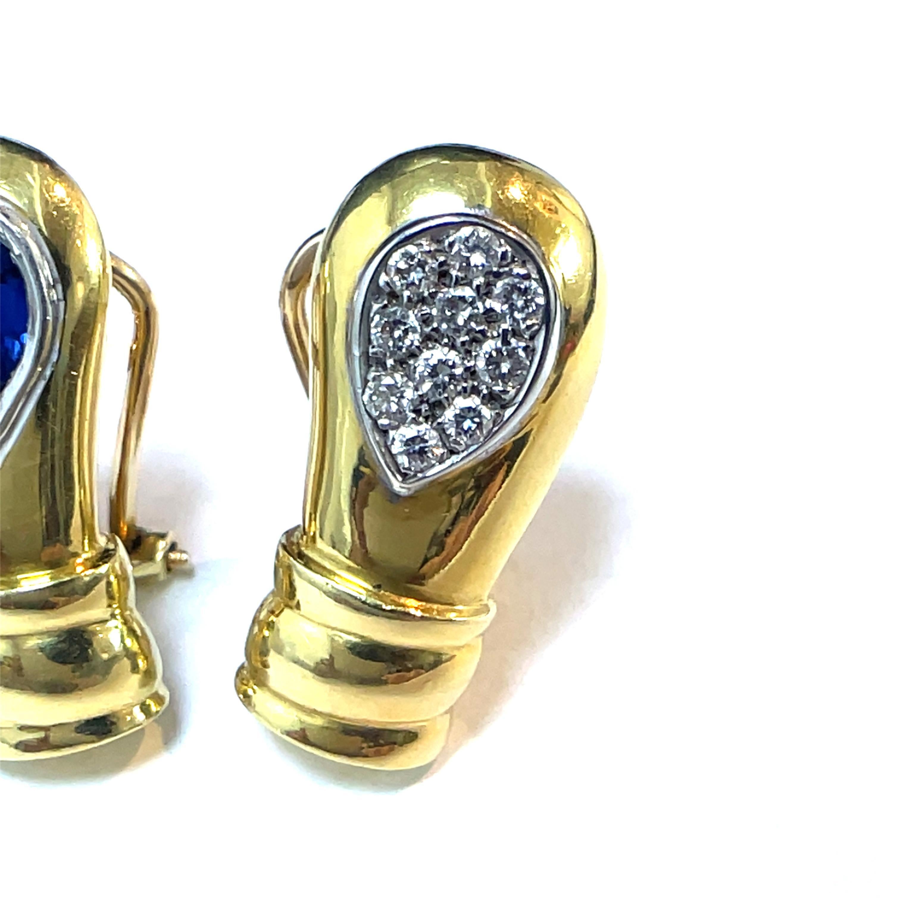 Taille ronde Boucles d'oreilles Pablo en or jaune 18k avec diamants et saphirs en vente