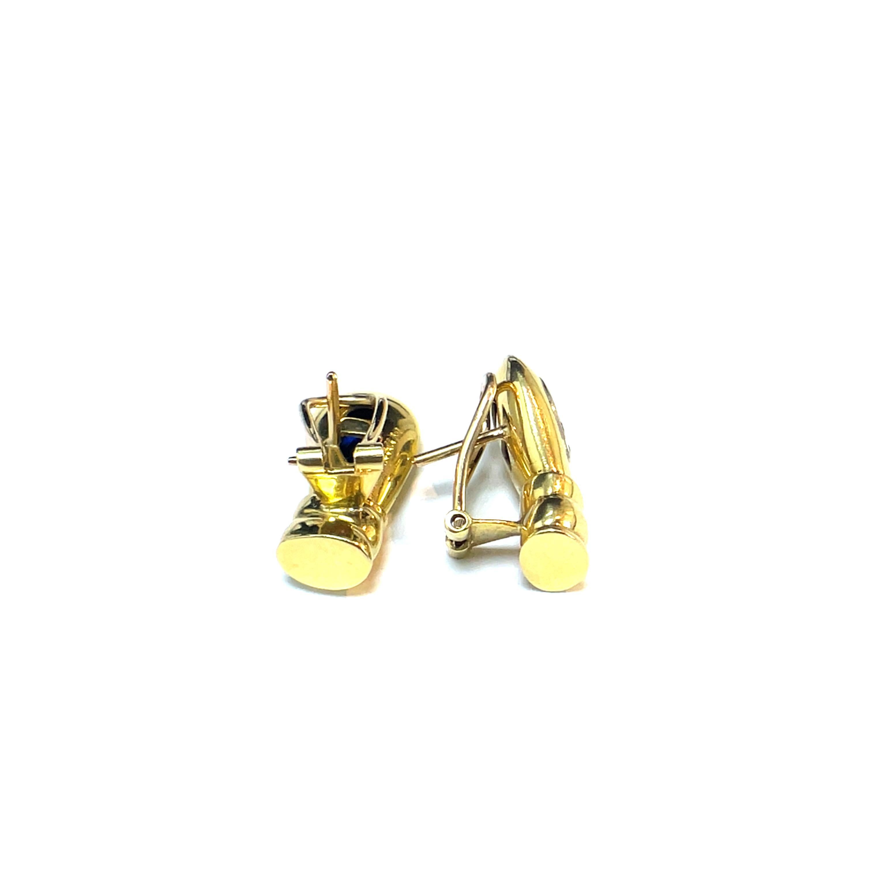 Boucles d'oreilles Pablo en or jaune 18k avec diamants et saphirs Excellent état - En vente à New York, NY