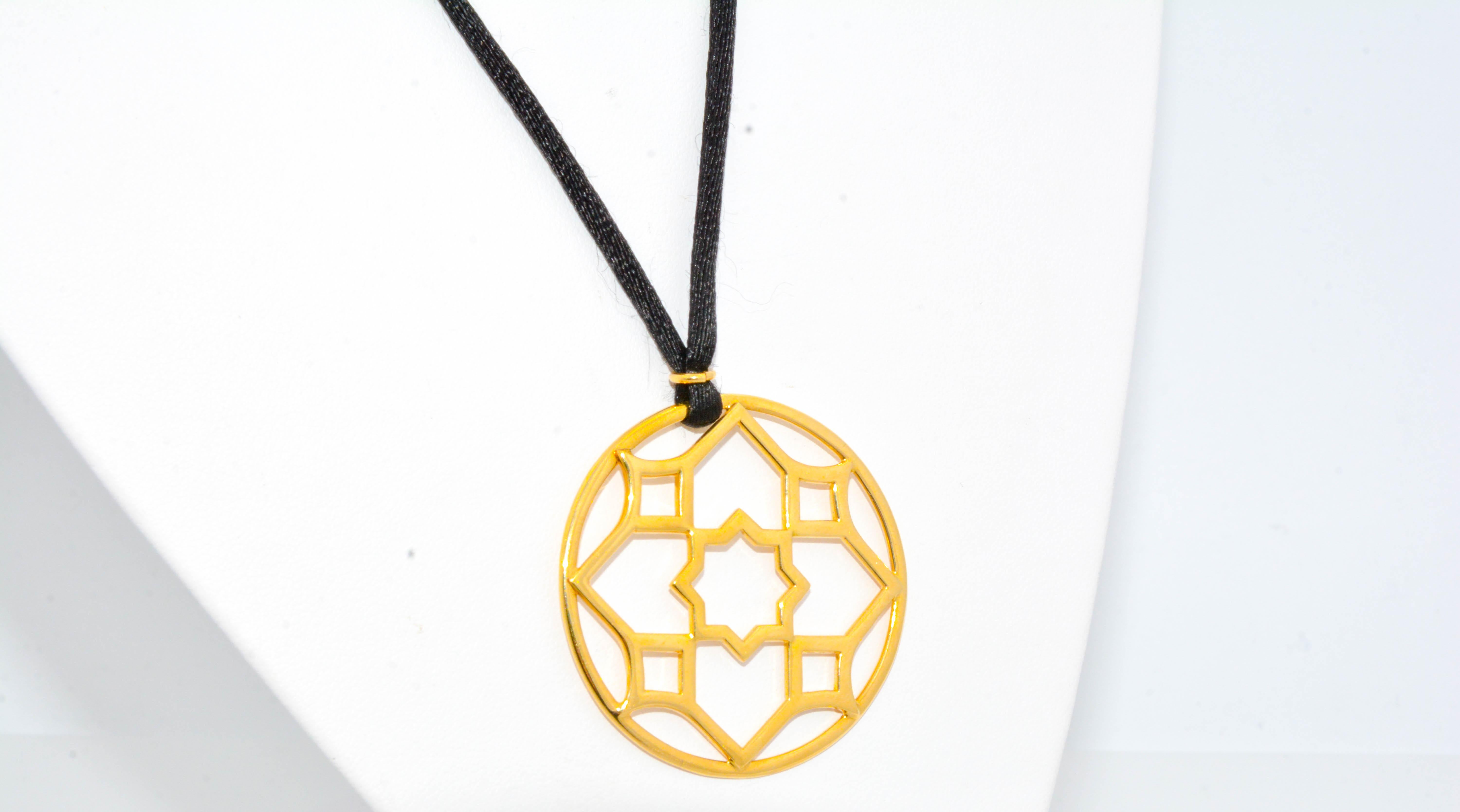 18 Karat Yellow Gold Paloma Picasso Collection at Tiffany & Co. Zellige Pendant In Excellent Condition In Dallas, TX
