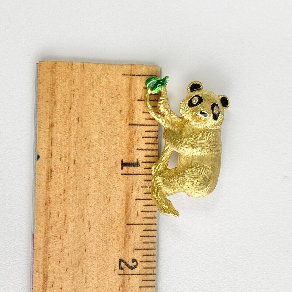 18K Yellow Gold PANDA Diamond & Enamel Brooch In Excellent Condition For Sale In Los Angeles, CA
