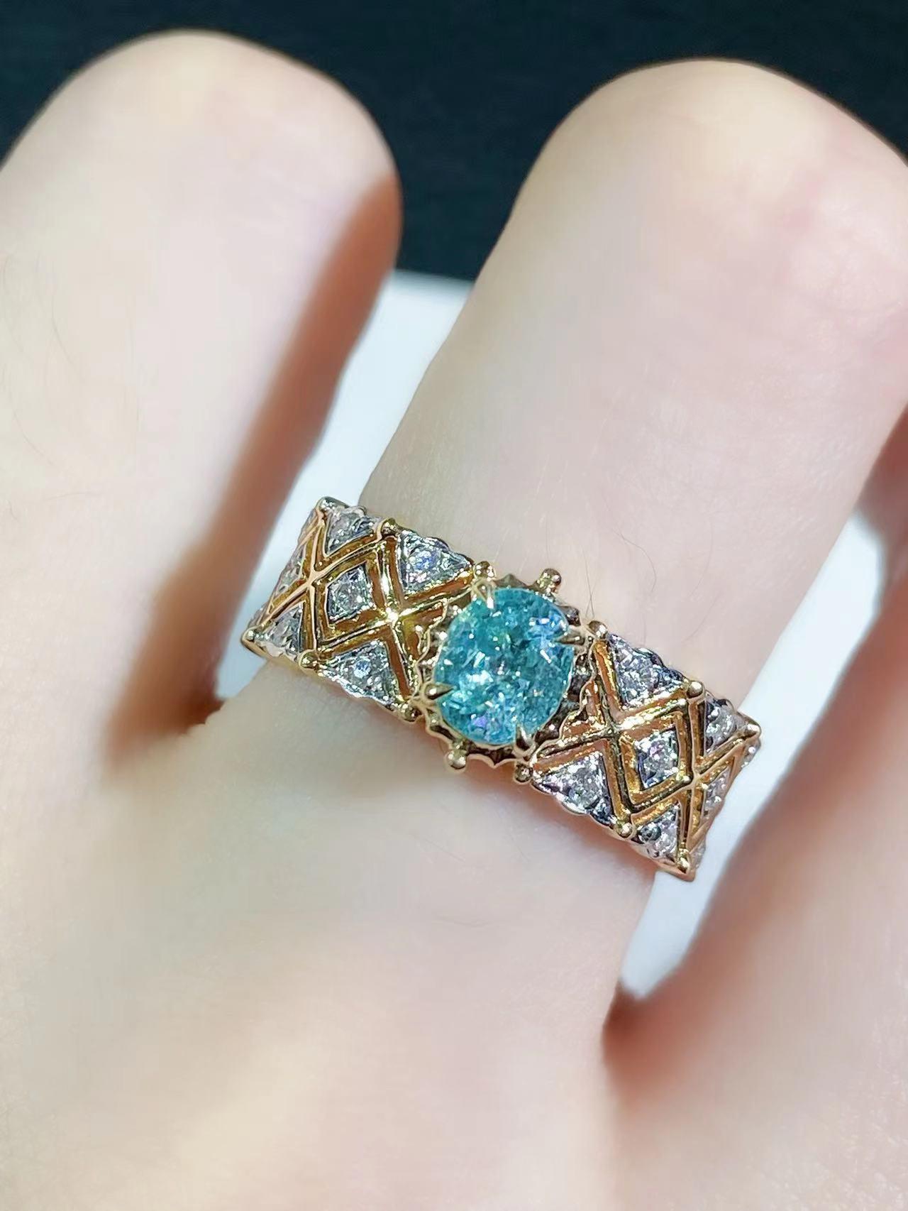 18K Yellow Gold Paraiba Tourmaline Ring with Diamonds In New Condition In Kowloon, HK