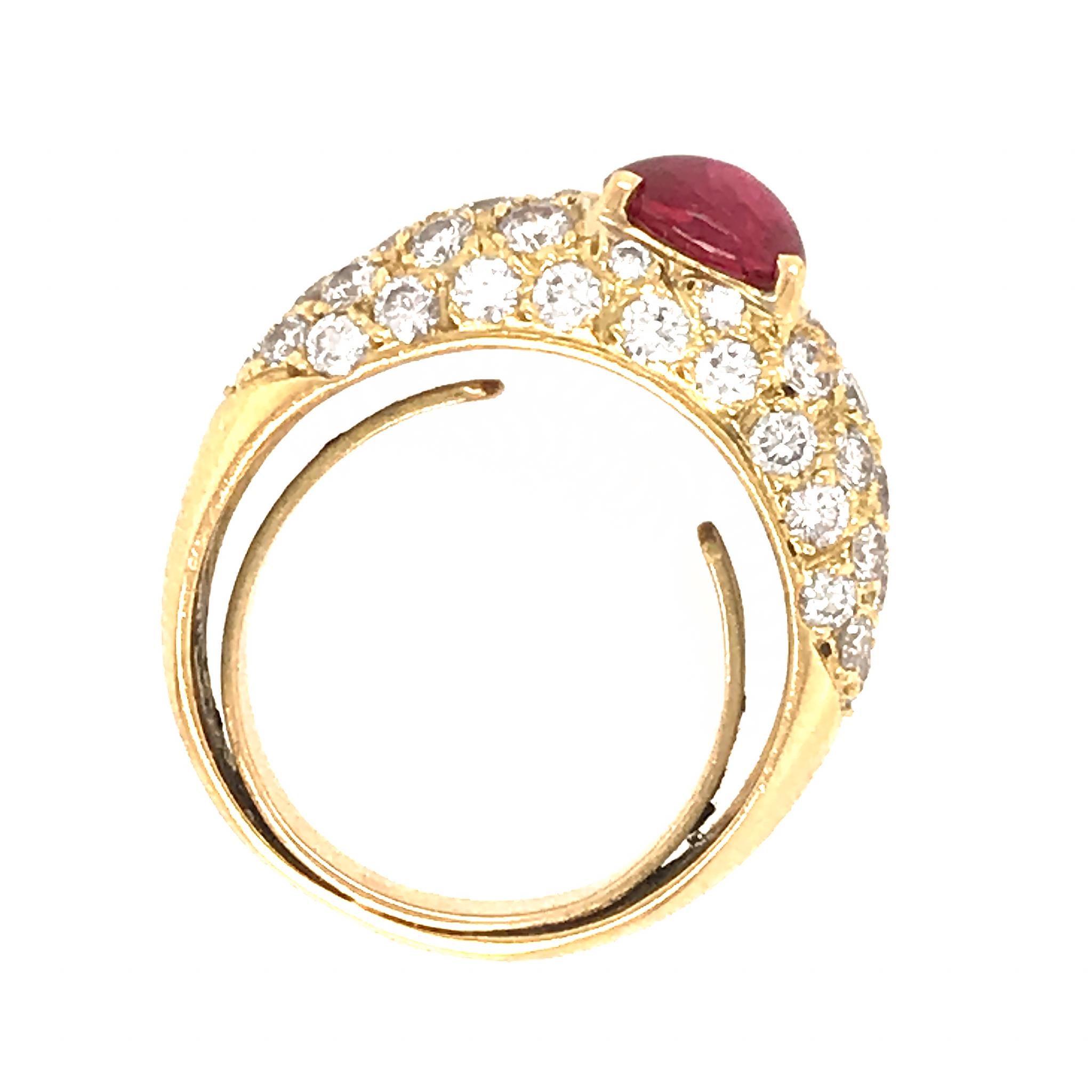 18 Karat Yellow Gold Pave Diamond and Ruby Cabochon Ring In Excellent Condition For Sale In New York, NY