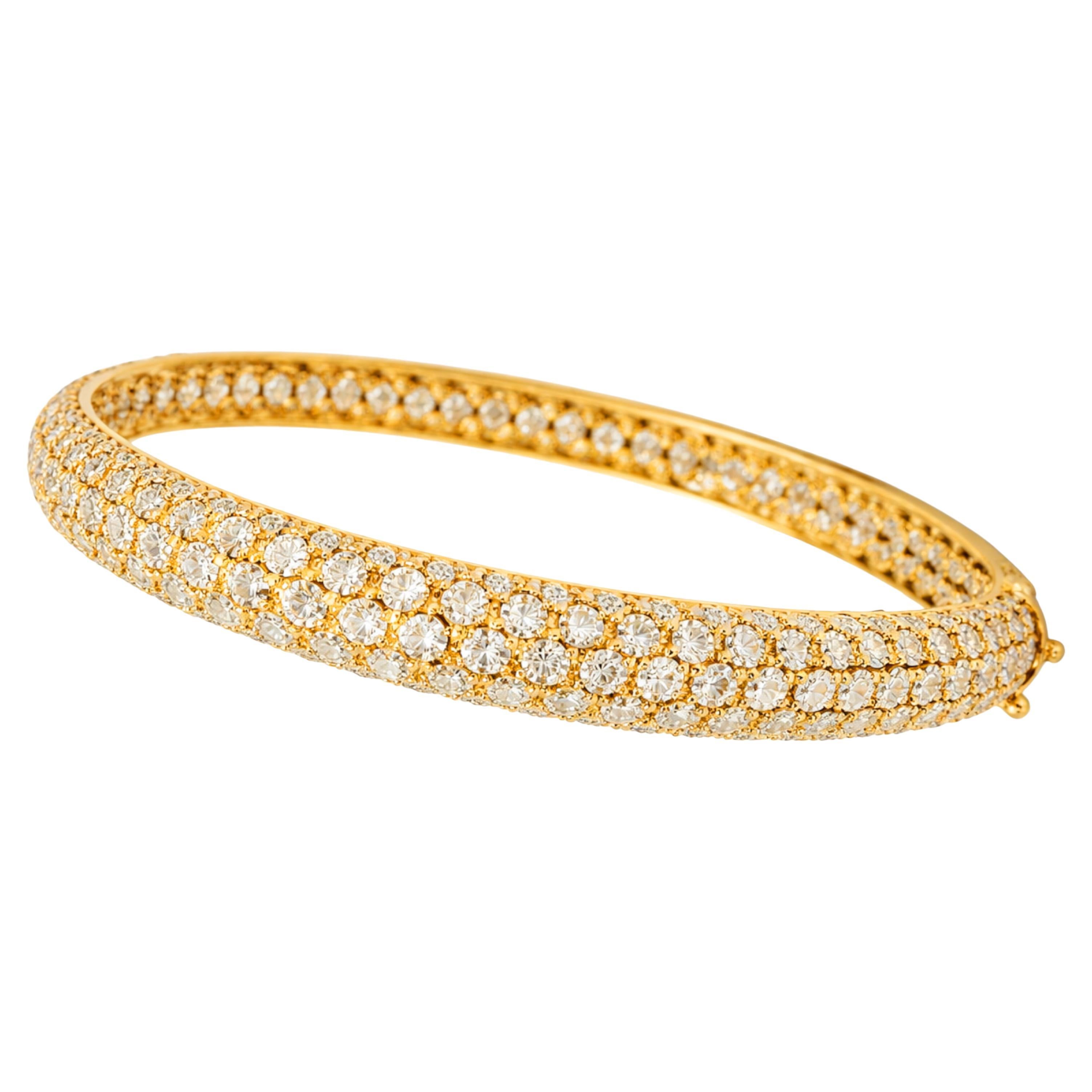 18K Yellow Gold Pavé Diamond Bangle Bracelet – 7.75 Carats Total Weight For Sale