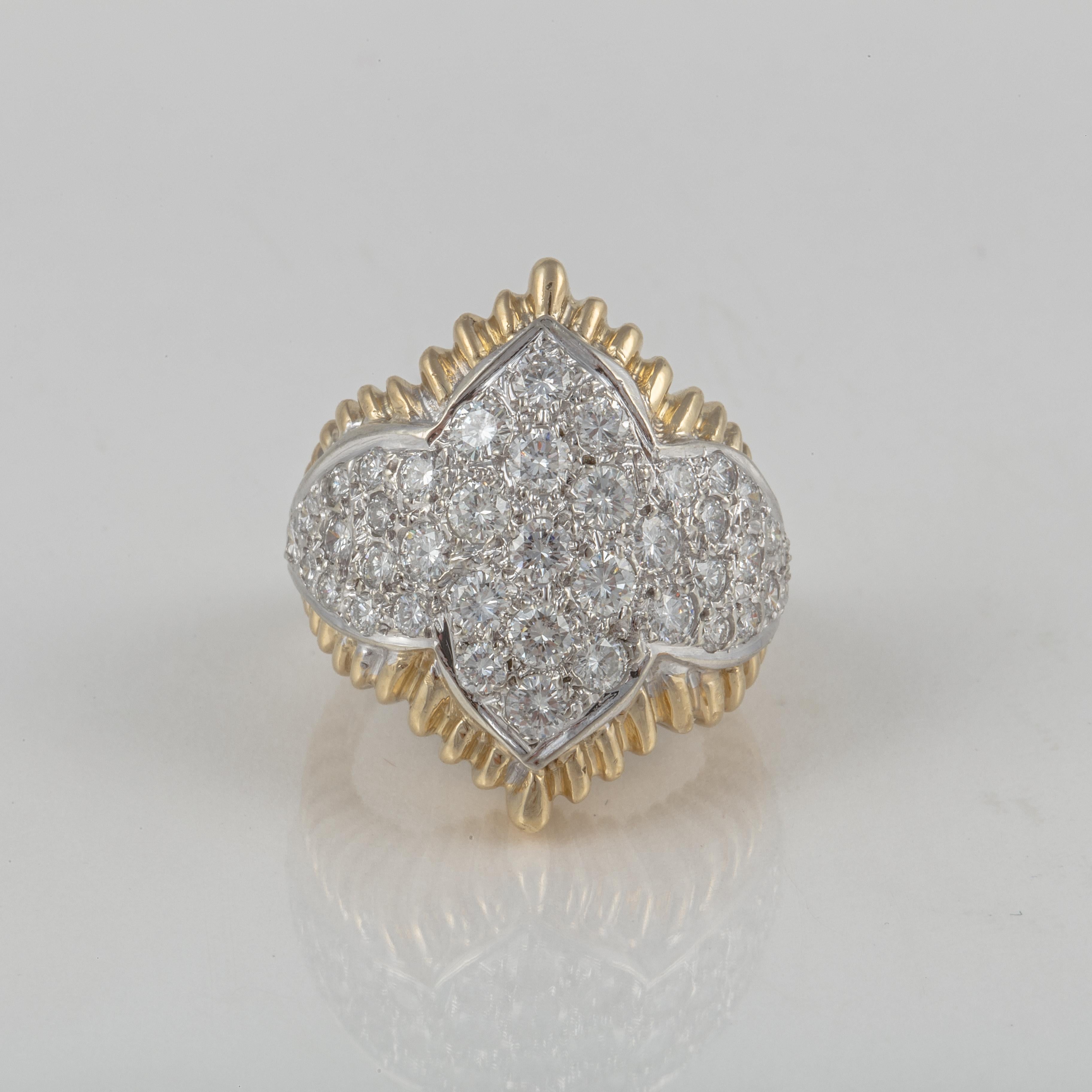 18K Gold and Platinum Pavé Diamond Ring In Good Condition For Sale In Houston, TX