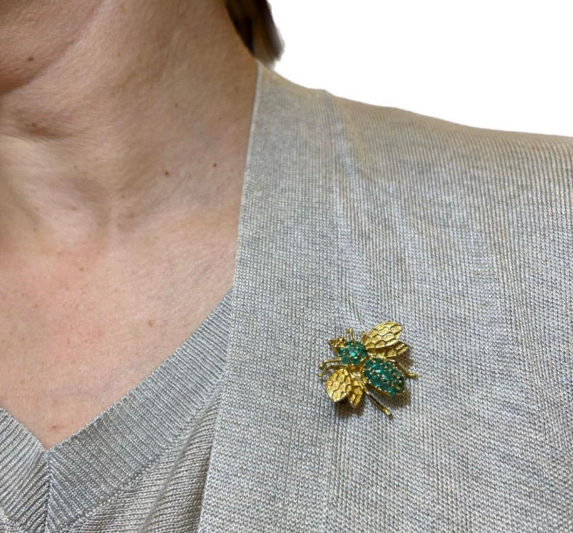 Round Cut  18k Yellow Gold, Pavé Setting Emeralds Diamond Fly Bee Pendant-Brooch