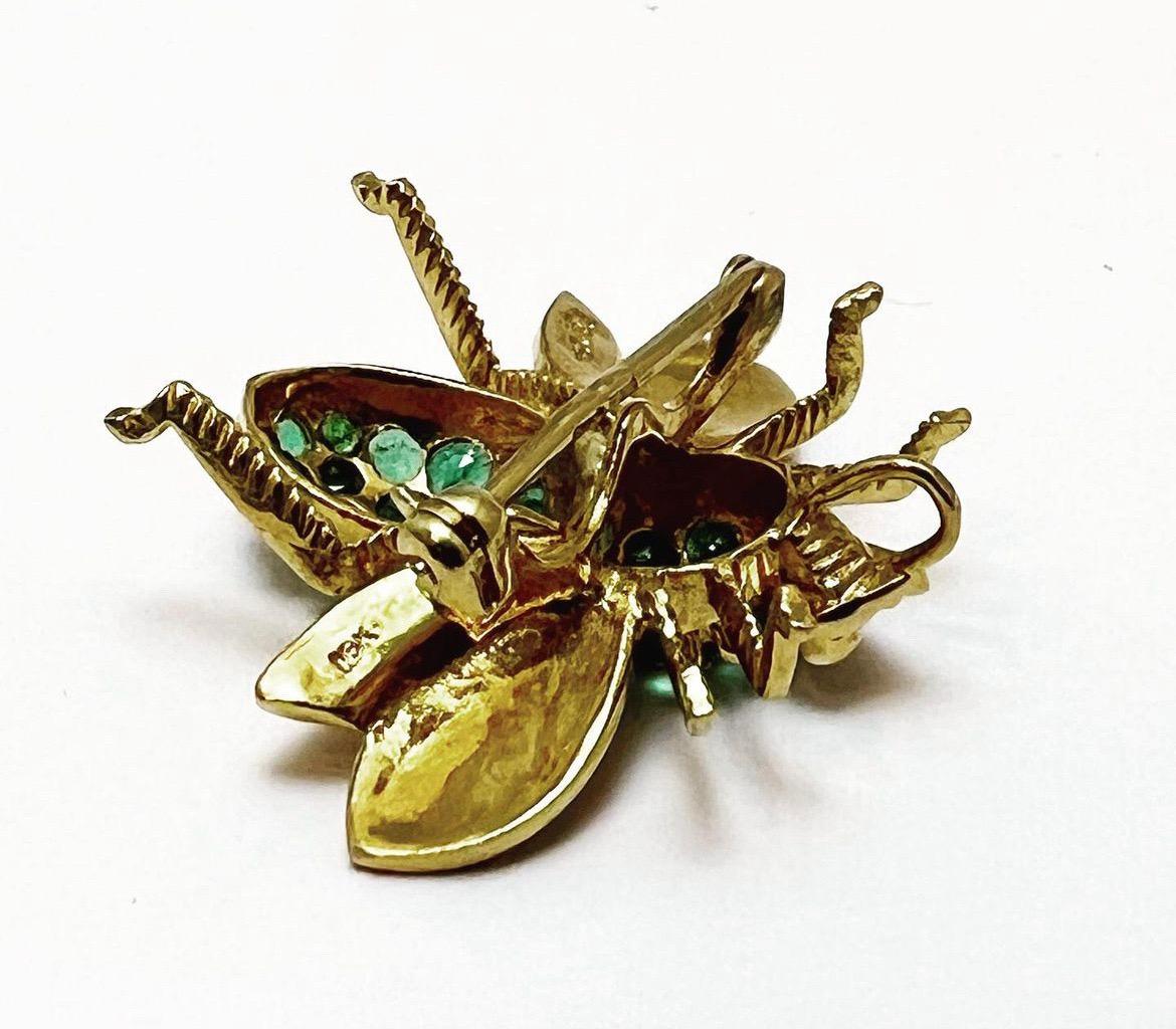  18k Yellow Gold, Pavé Setting Emeralds Diamond Fly Bee Pendant-Brooch In Good Condition In Pamplona, Navarra
