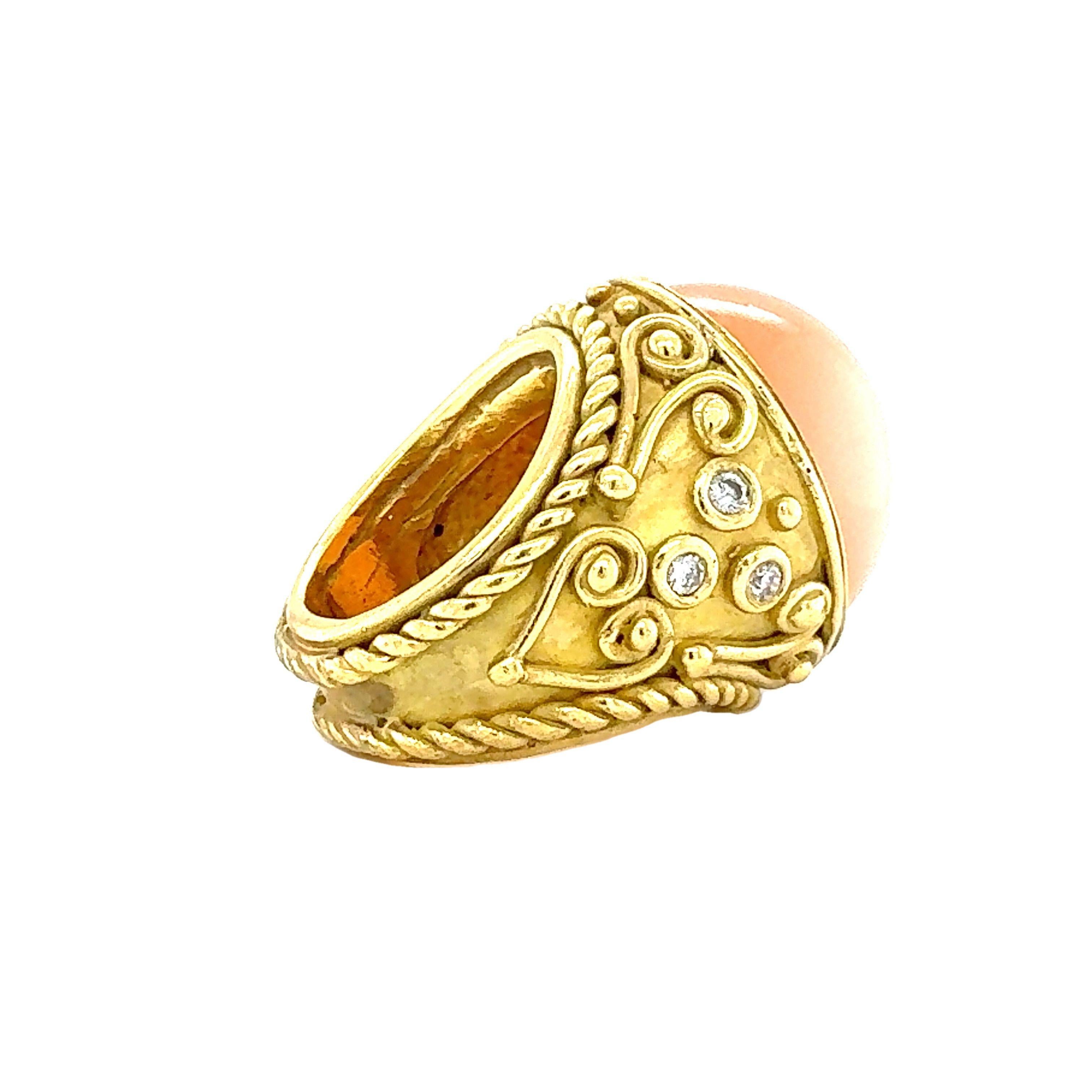 18k Yellow Gold Peach Moonstone and Diamond Ring In Good Condition In Beverly Hills, CA