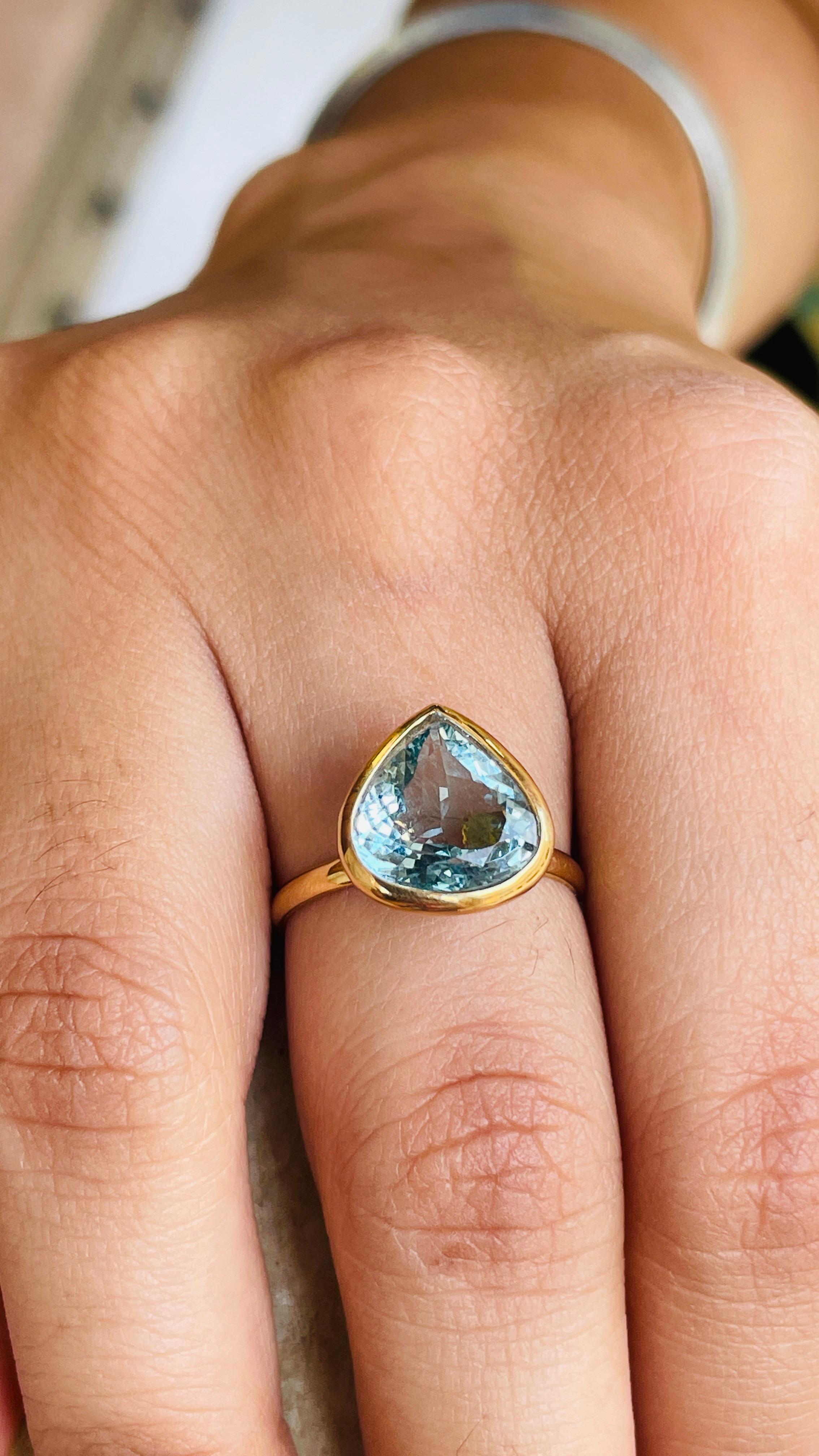 For Sale:  18K Yellow Gold Pear Cut Aquamarine Solitaire Ring 2