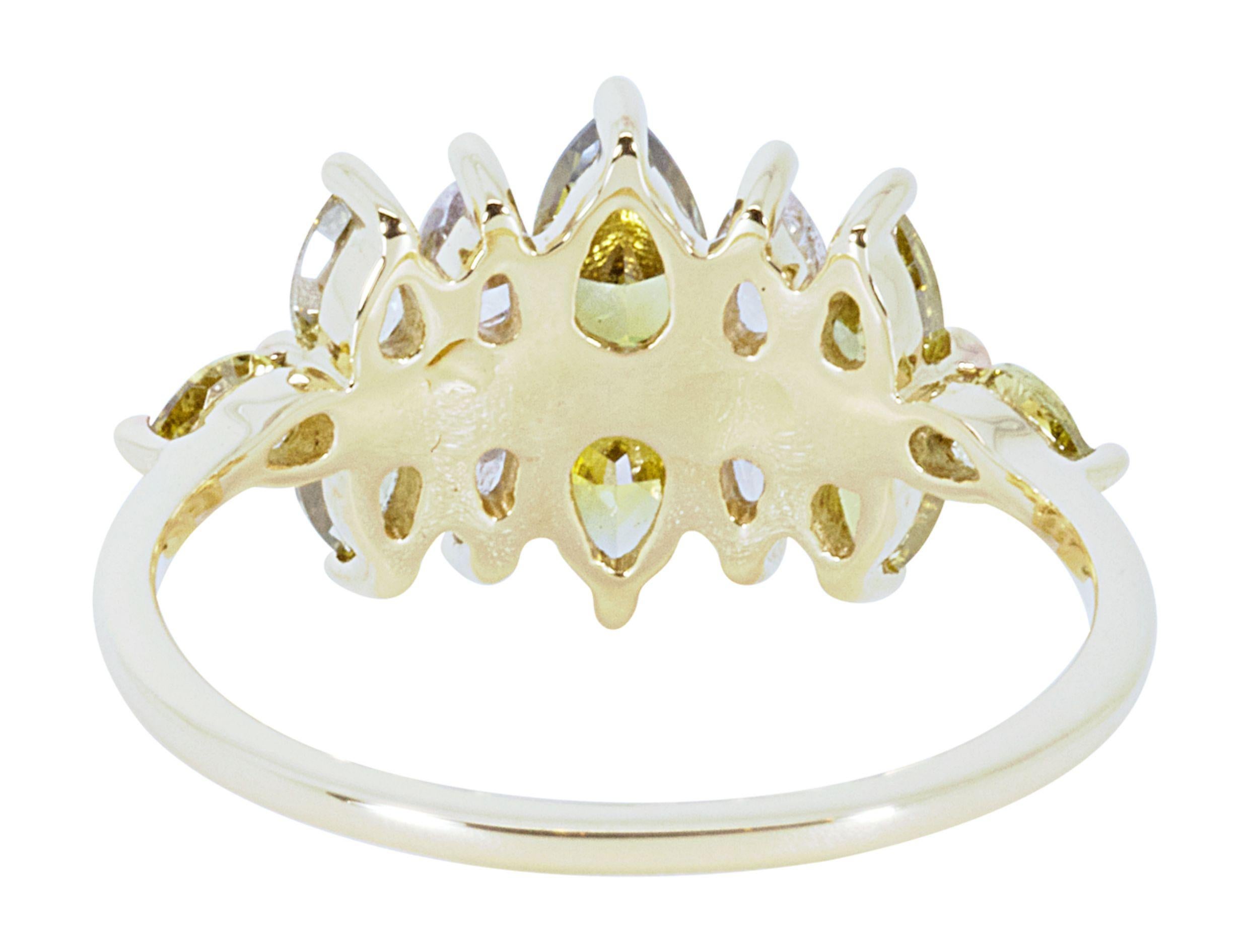 Women's 18k Yellow Gold Pear-Cut Diamond Ring For Sale