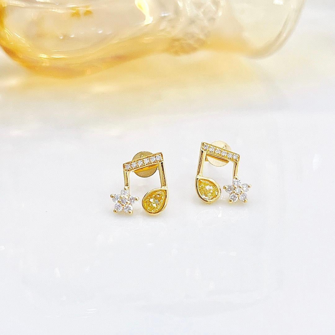 18K Yellow Gold Pear-Cut Yellow Diamond Note Stud Earrings

2 Pear-Cut Yellow Diamonds - 0.34 CT
Round Diamonds - 0.18 CT

Total Weight - 2 GM