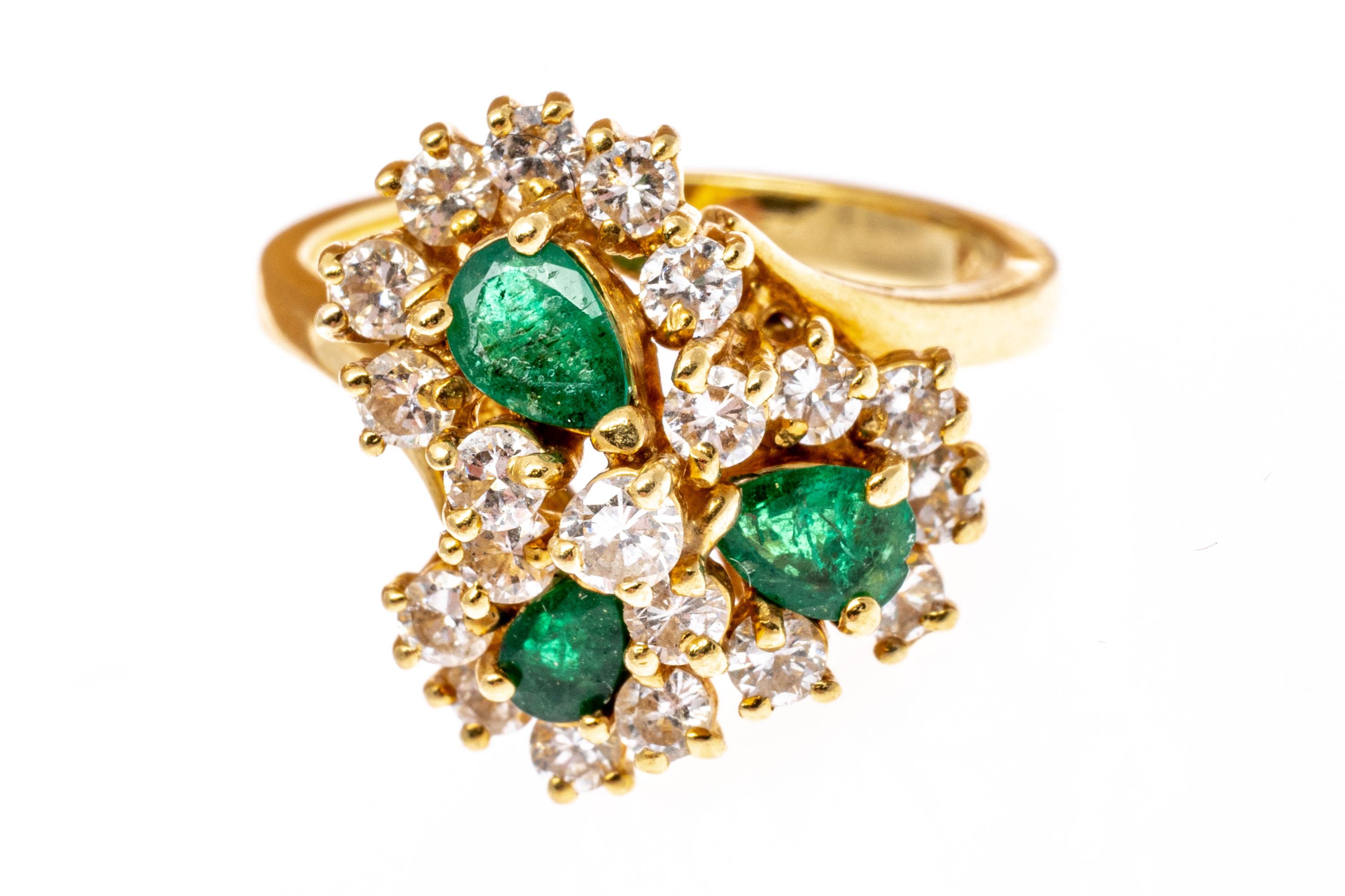 Women's 18k Yellow Gold, Pear Emerald and Brilliant Diamond Cluster Ring For Sale