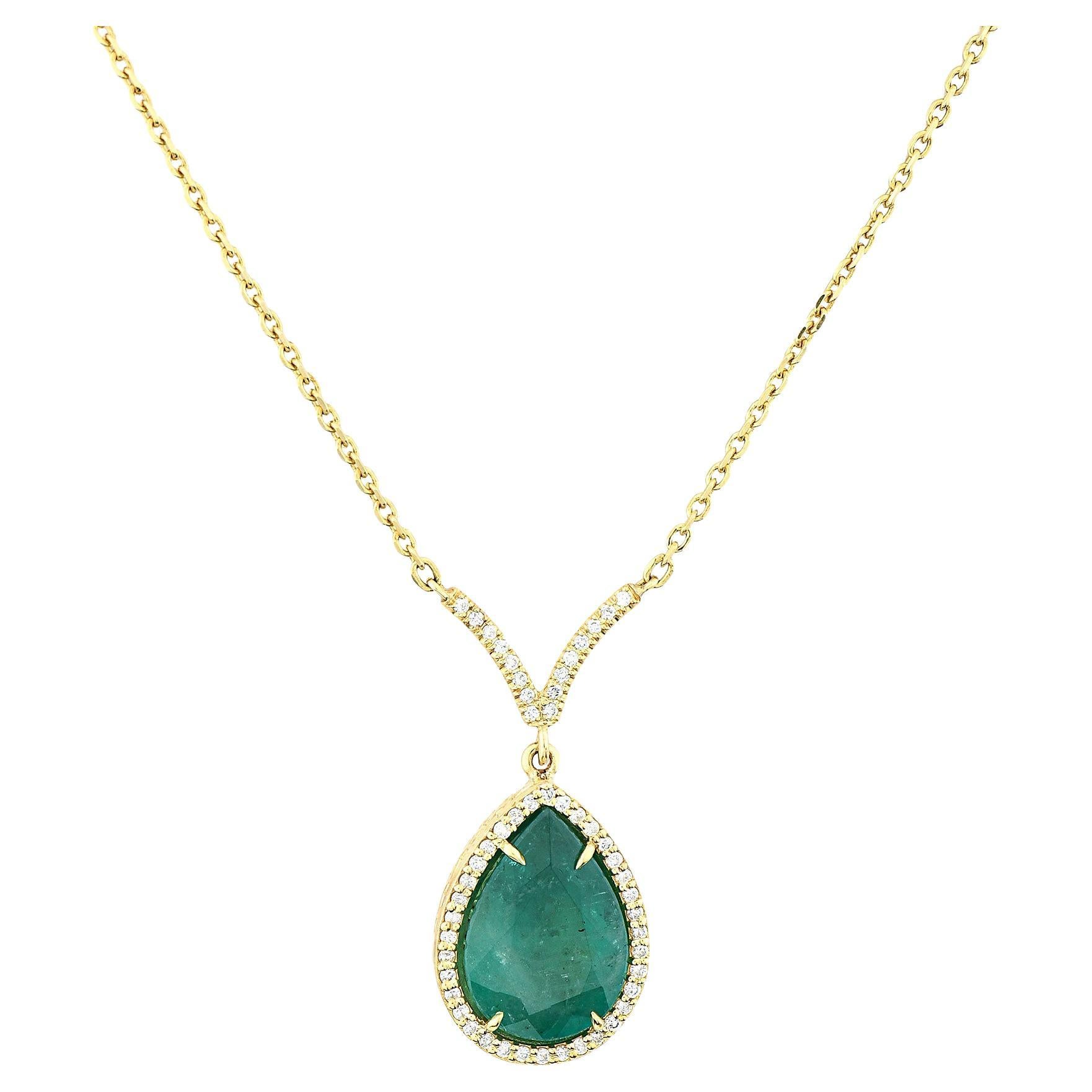 18k Yellow Gold Pear Shape Emerald Center with Diamond Halo Necklace For Sale