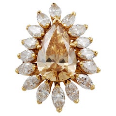 Anillo de diamantes en forma de pera de oro amarillo de 18k