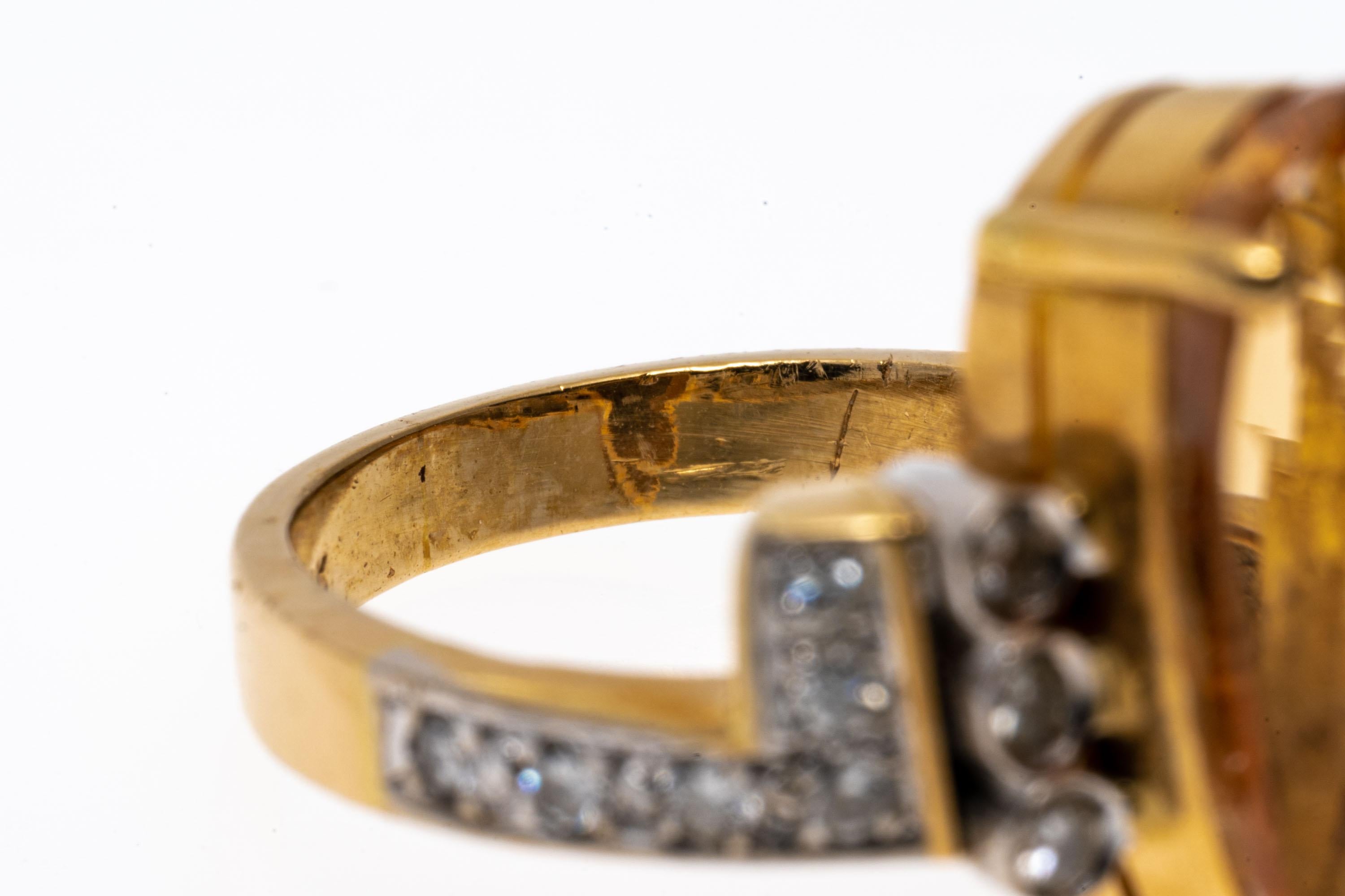 Contemporain Bague en or jaune 18 carats, topaze pêche en forme de poire et diamants en vente