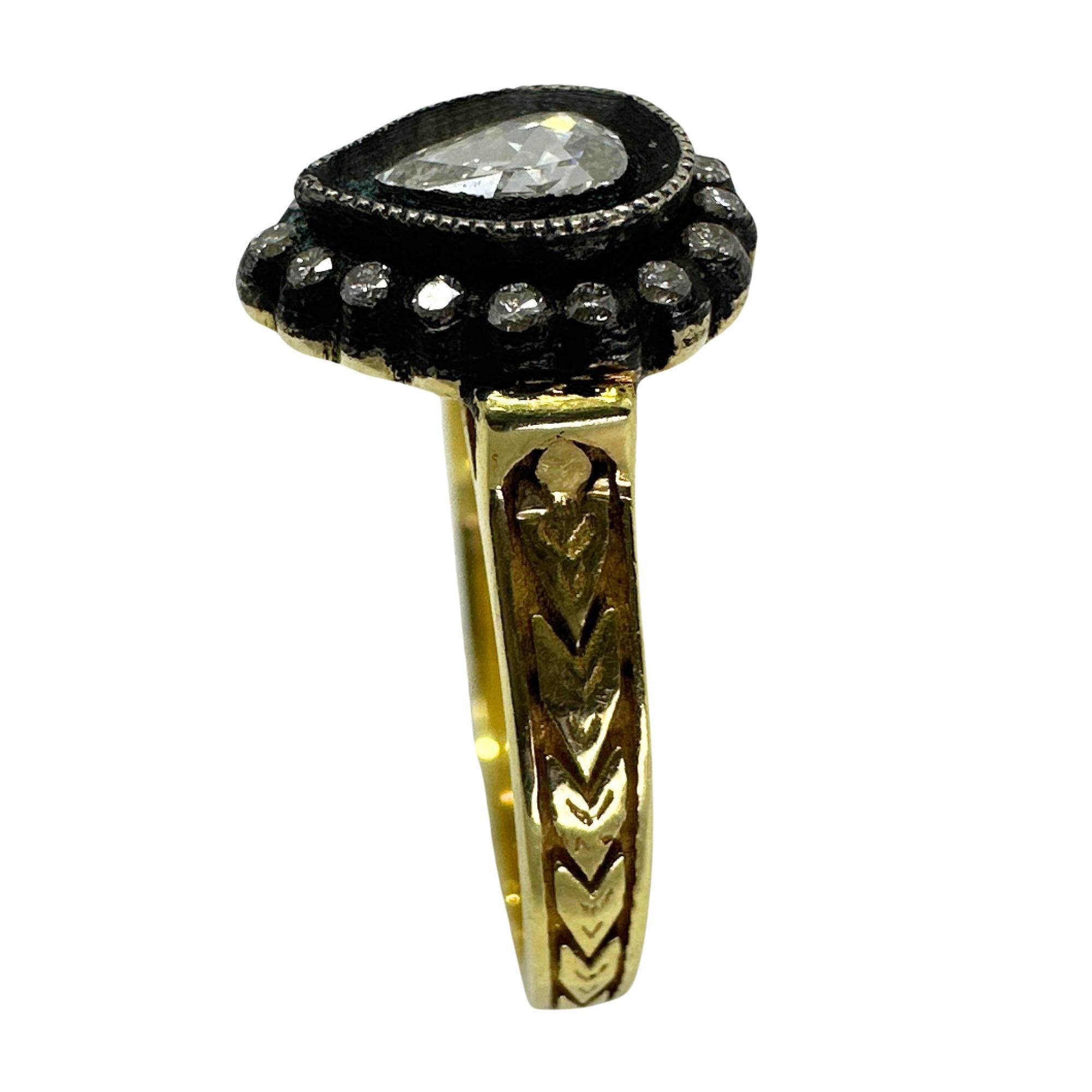 Réalisée en or jaune 18 carats et sertie de 0,32 carats de diamants taille rose étincelants, cette jolie bague respire l'élégance intemporelle. Taille 7,5 et poids de 4,32 grammes. 

Bague en or jaune 18 carats avec diamants taille rose en forme de