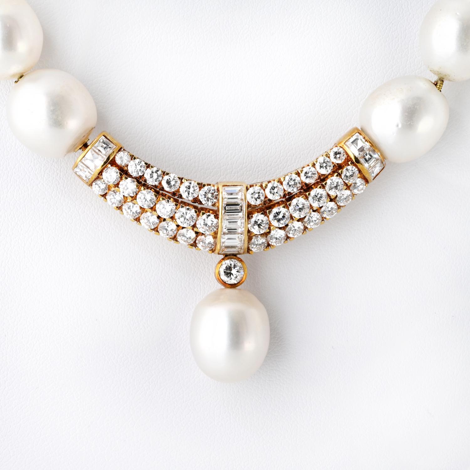 Round Cut 18K Yellow Gold Pearl And Diamond Necklace Strand For Sale