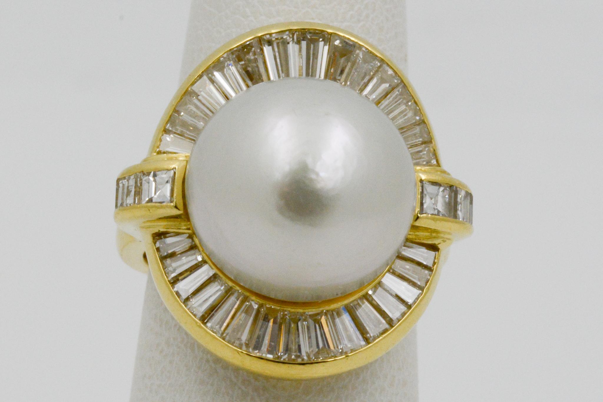 18 Karat Yellow Gold Pearl and Diamond Ring In Good Condition In Dallas, TX