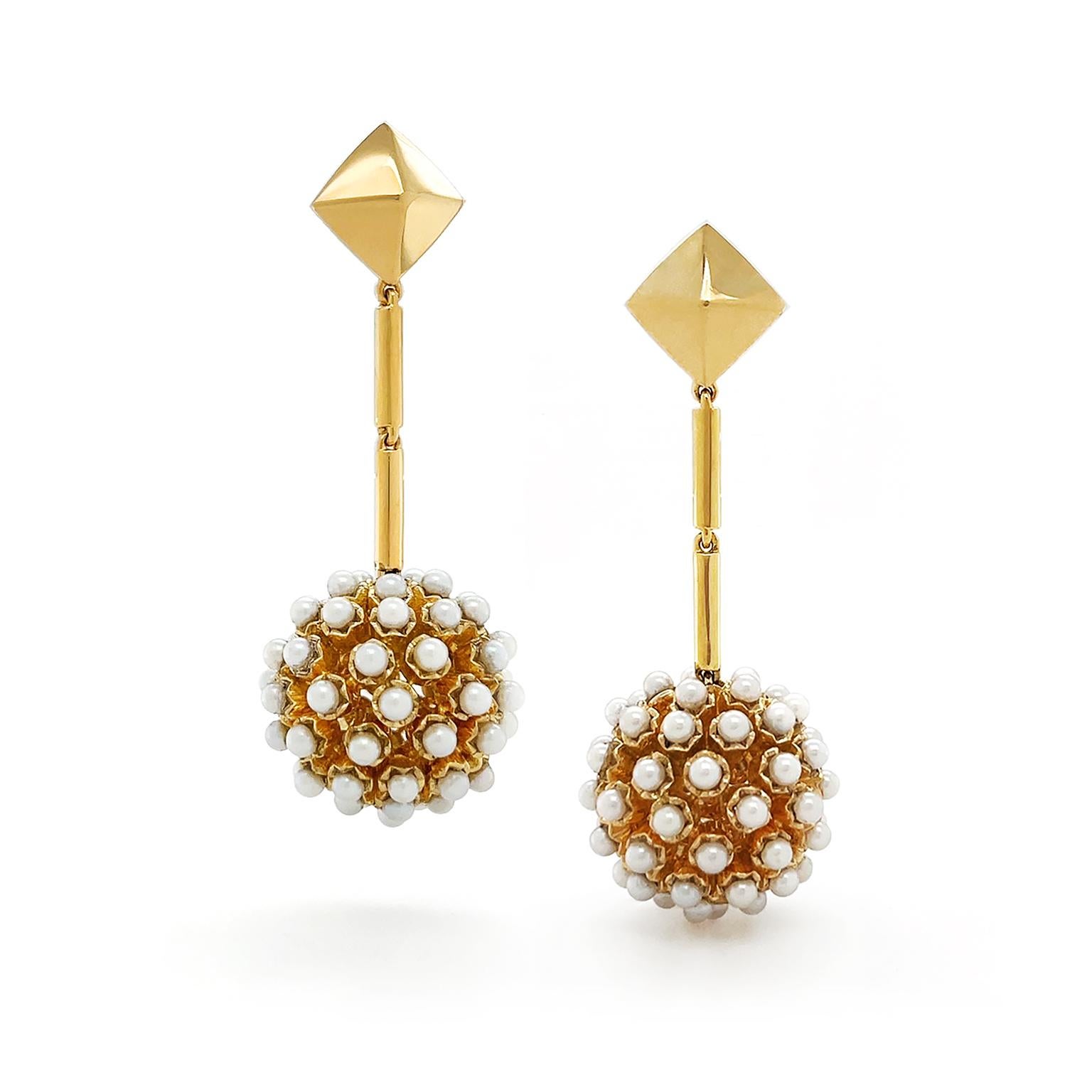 18K Yellow Gold Pearl and Pyramid Disco Ball Earrings In New Condition For Sale In New York, NY