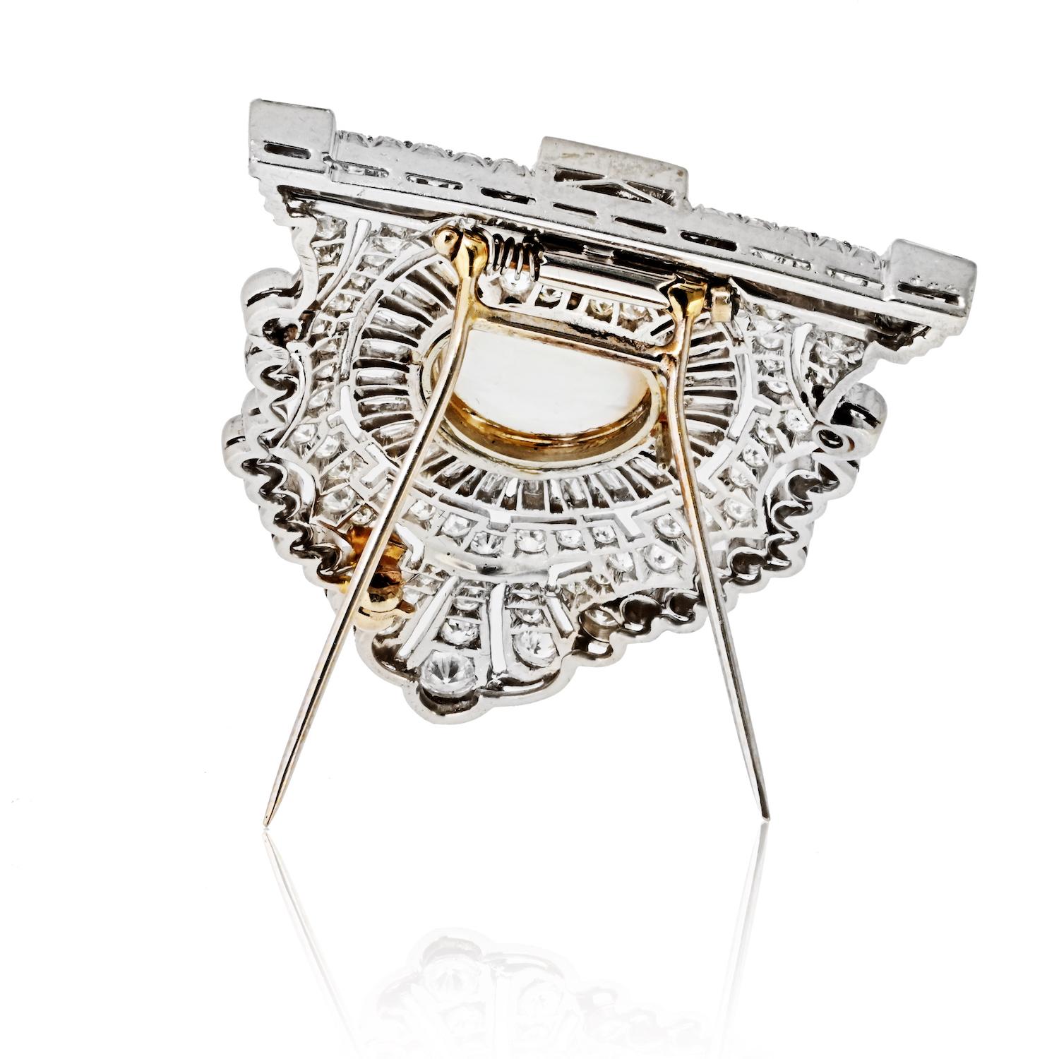 Broche en or jaune 18K avec perles et diamants Excellent état - En vente à New York, NY