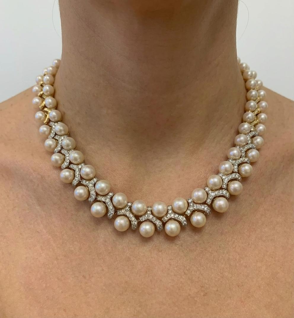 Contemporaneo Collana con collare di perle e diamanti in oro giallo 18K in vendita