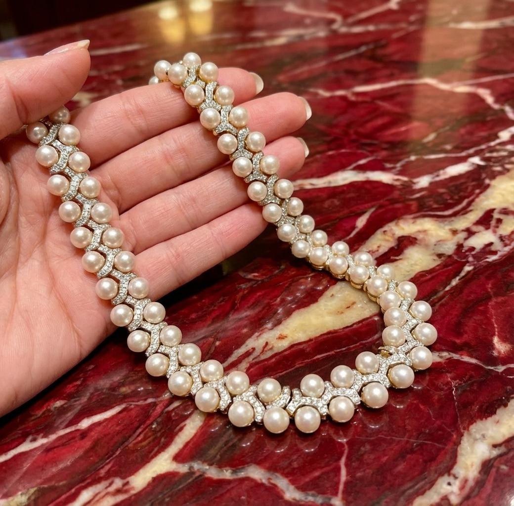 Collana con collare di perle e diamanti in oro giallo 18K In condizioni ottime in vendita a Chicago, IL