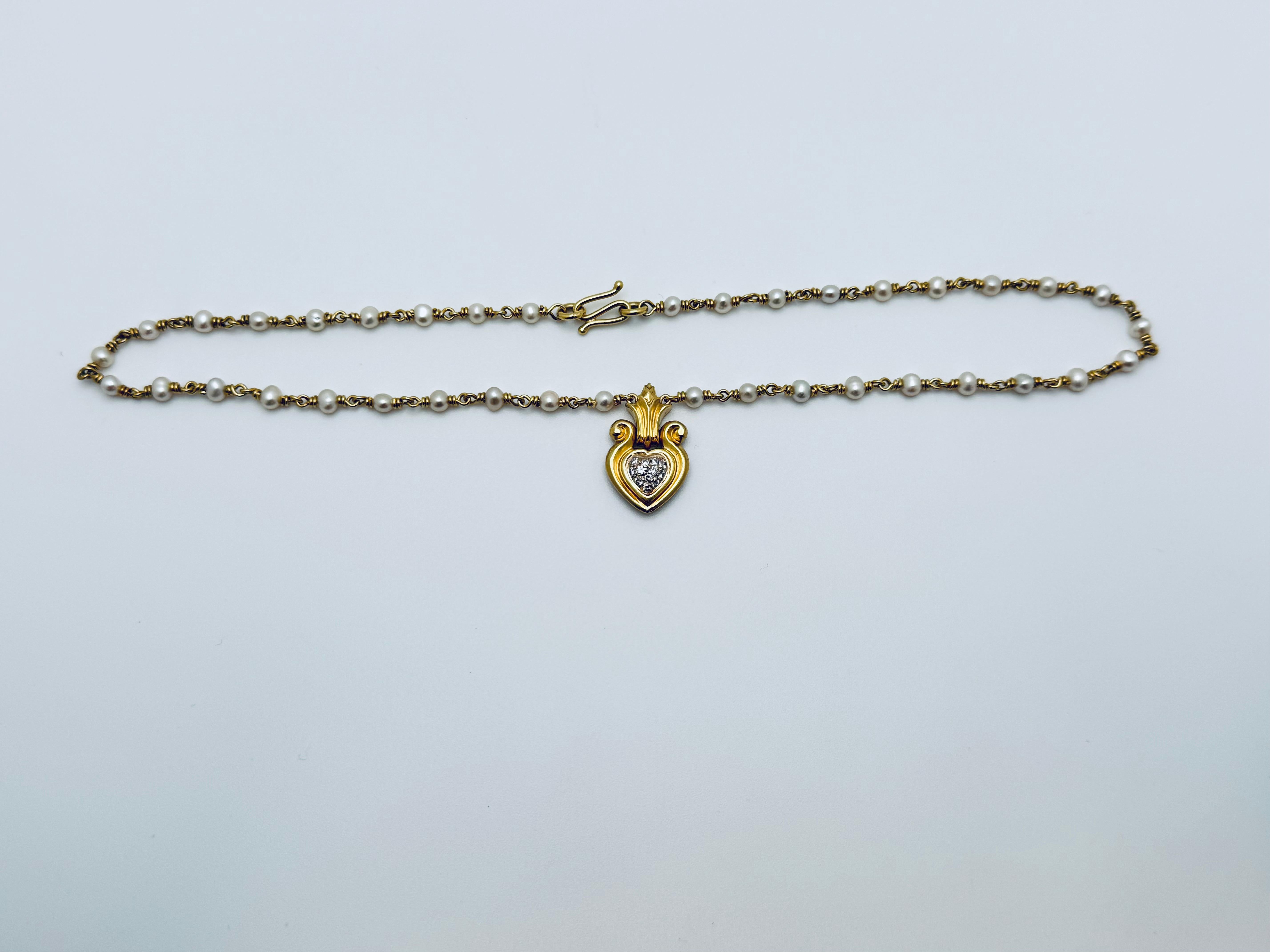 Taille ronde Collier en or jaune 18K avec perles et diamants en forme de coeur en vente