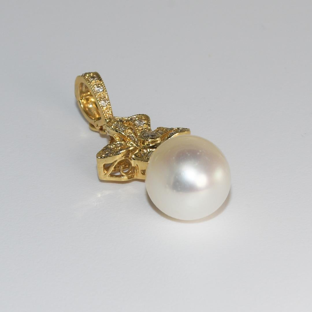 Women's or Men's 18K Yellow Gold Pearl & Diamond Pendant For Sale
