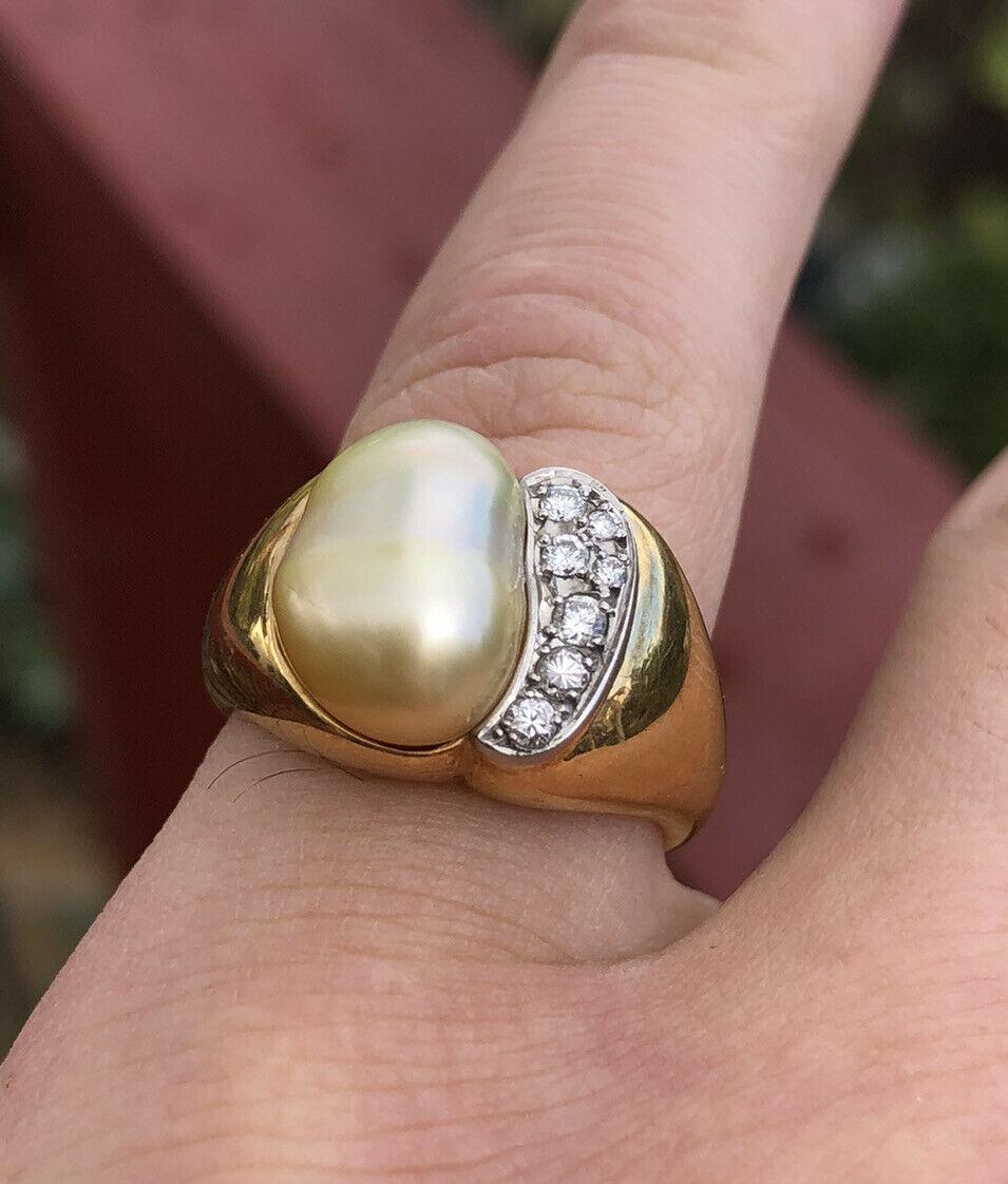 Round Cut 18 Karat Yellow Gold Pearl and Diamond Ring 0.17 Carat 9.7g