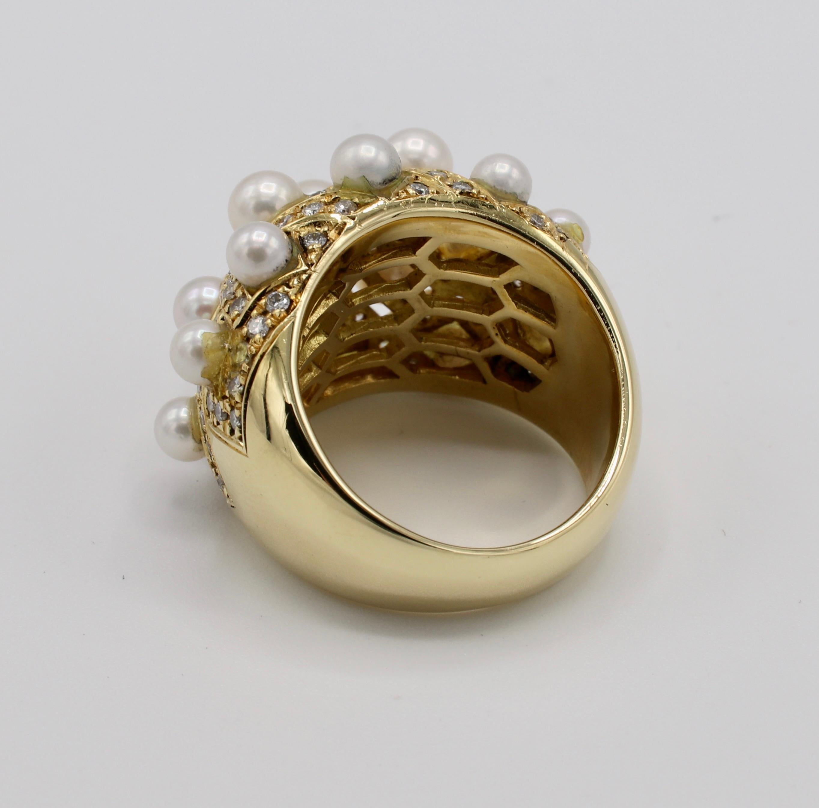 Gewebter Cocktailring aus 18 Karat Gelbgold mit Perlen und Diamanten (Moderne)