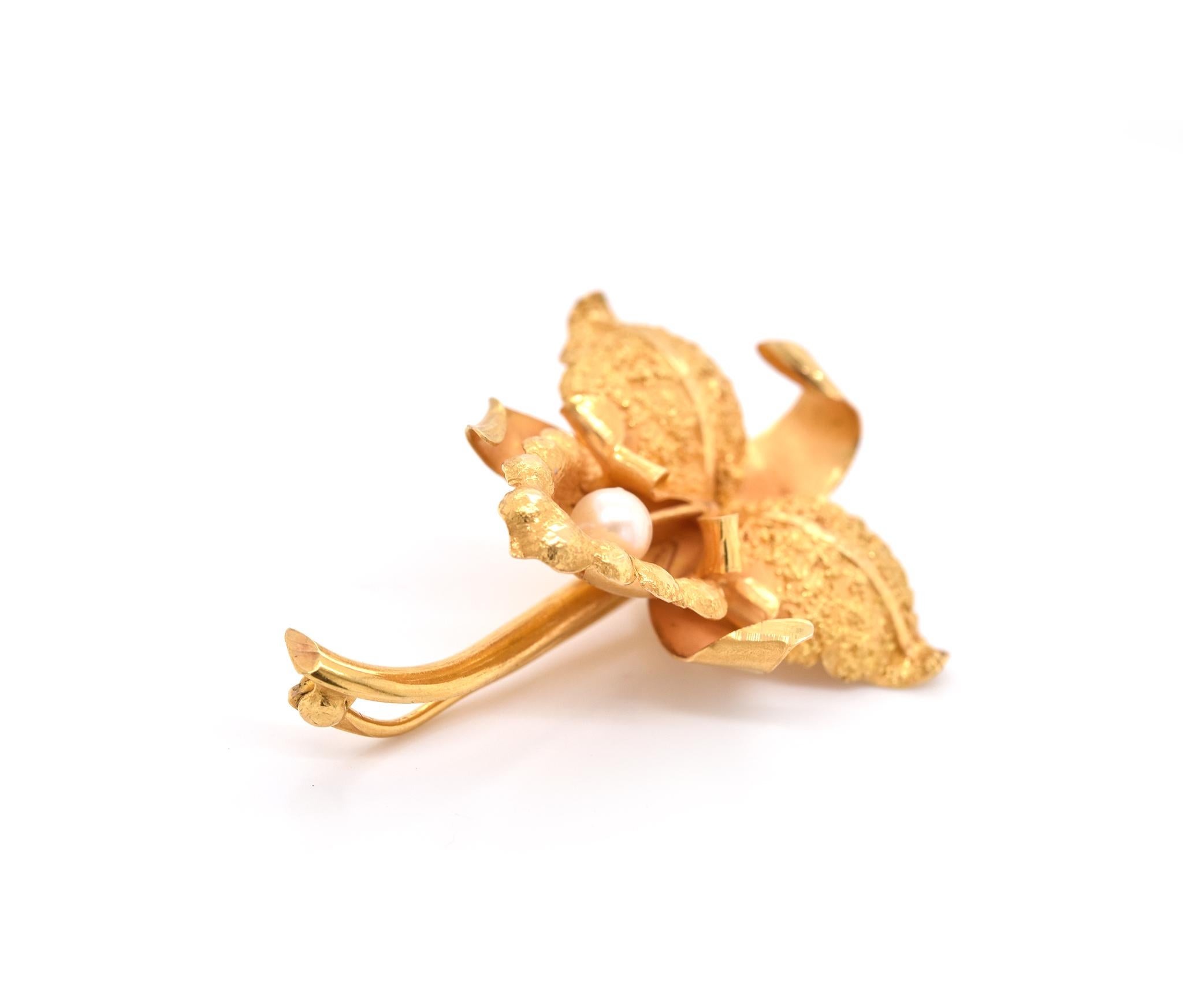 18 Karat Yellow Gold Pearl Flower Brooch In Excellent Condition In Scottsdale, AZ