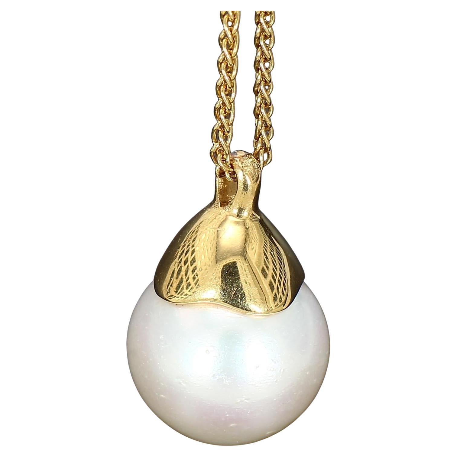 18k Yellow Gold Pearl Pendant
Chain