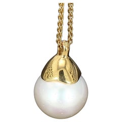 18k Yellow Gold Pearl Pendant
Chain