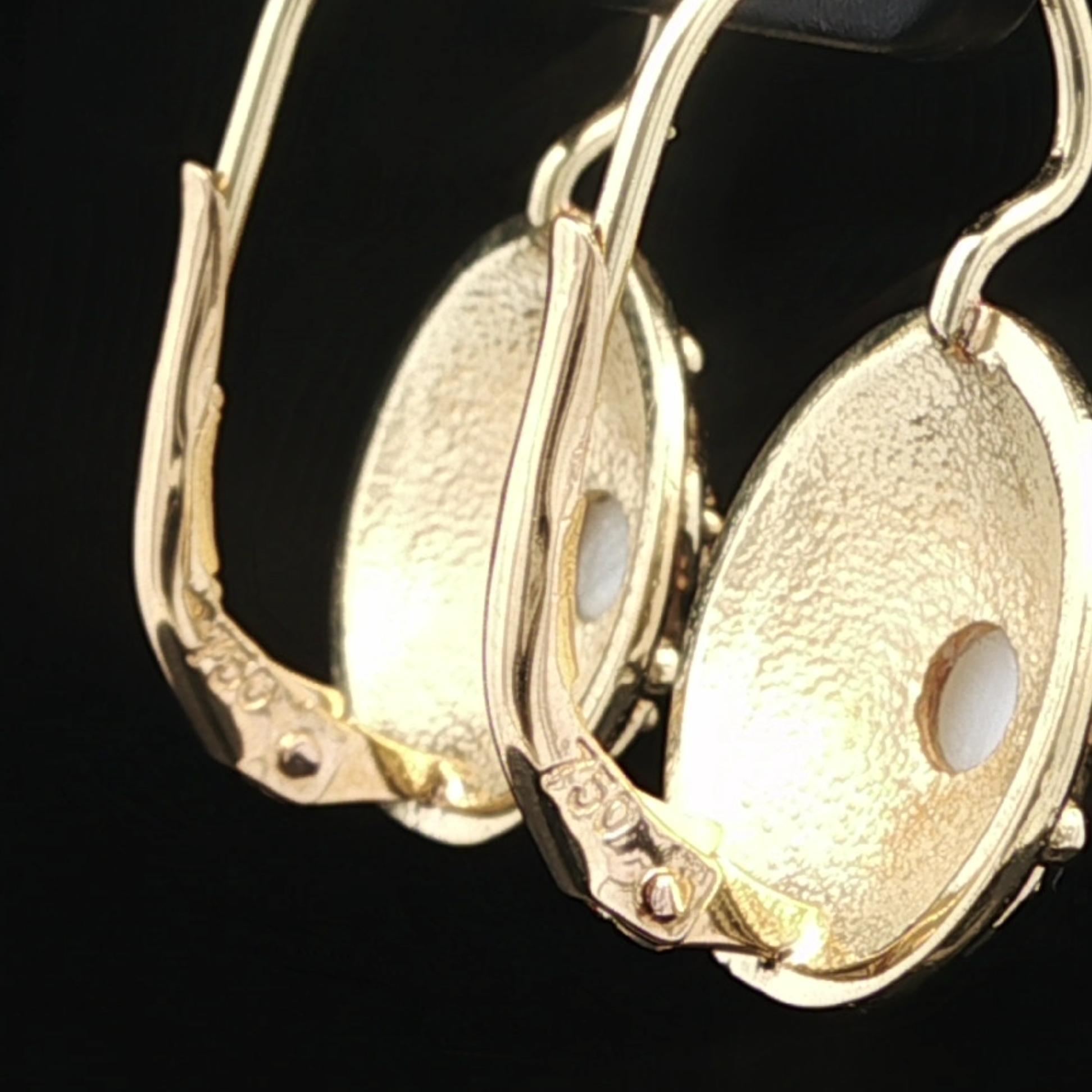 Orecchini a goccia con perla in oro giallo 18k con perla strutturata e chiusura a leva in vendita 7