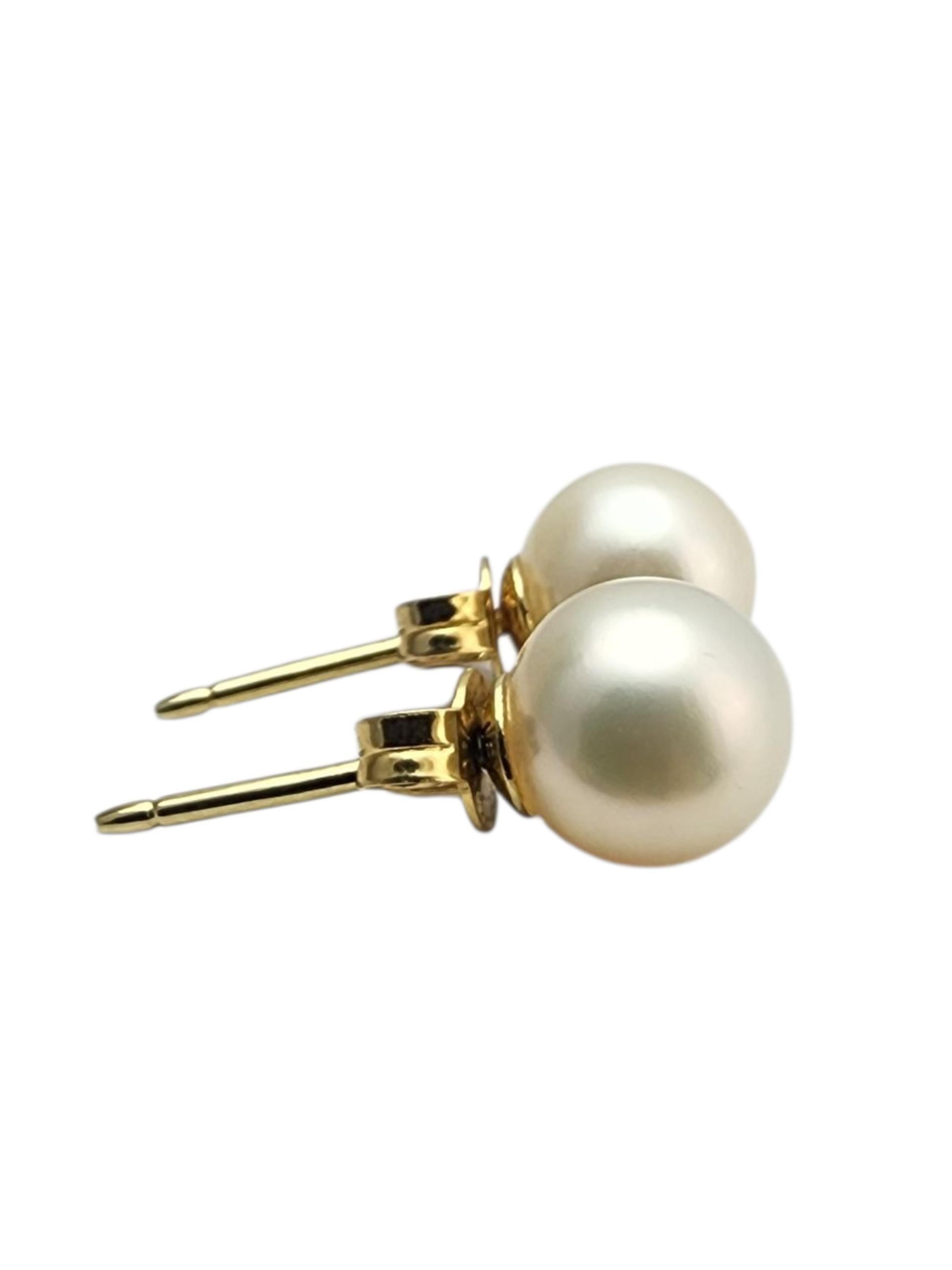 Women's 18K Yellow Gold Pearl Stud Earrings #22882 For Sale