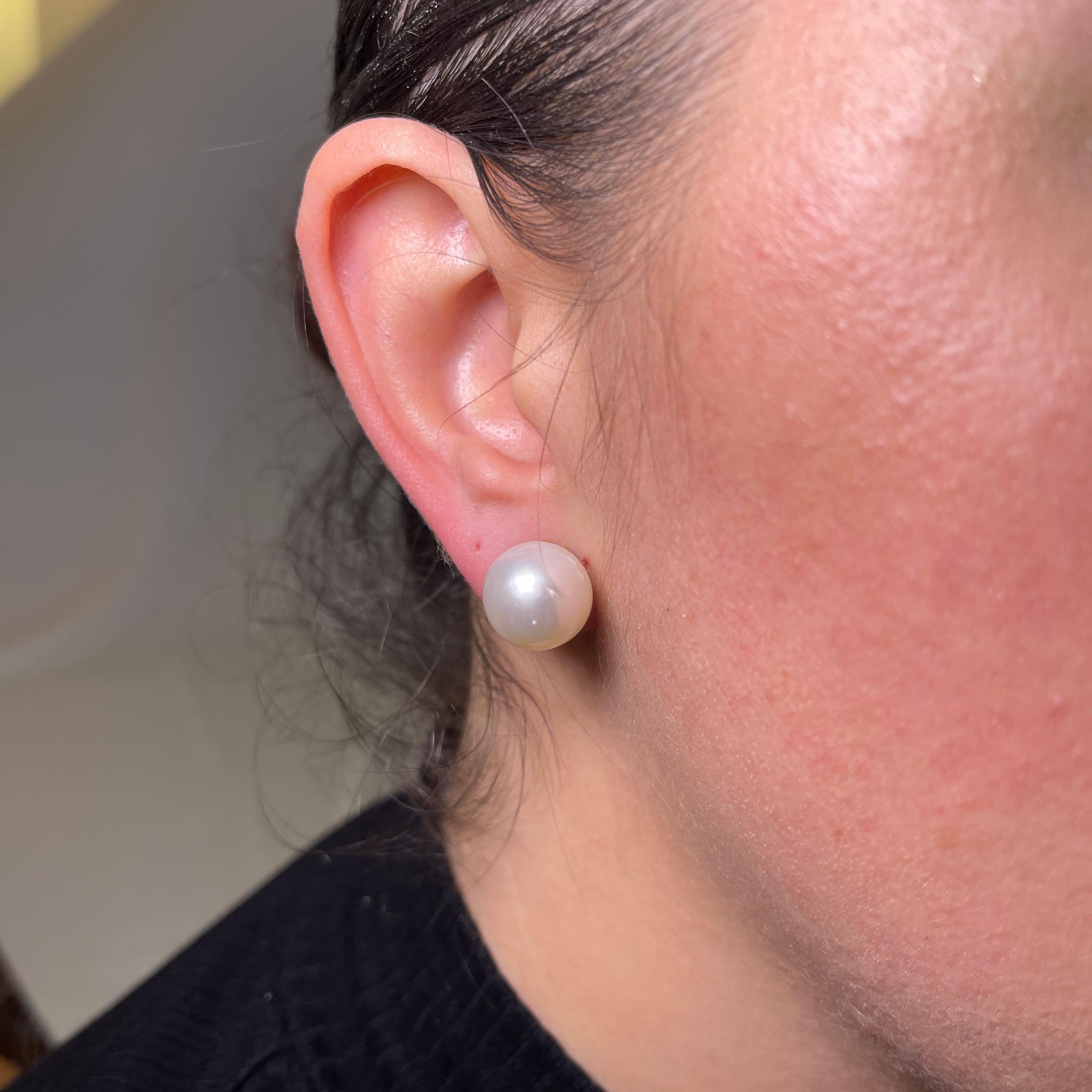 Women's or Men's 18K Yellow Gold Pearl Stud Earrings For Sale